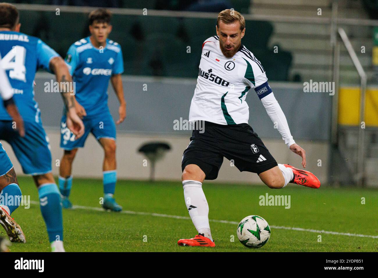 Warschau, Polen. Oktober 2024. Rafal Augustyniak (Legia Warszawa) wurde im Stadion Miejski Legii Warszawa im Spiel der UEFA Europa Conference League zwischen den Teams von Legia Warszawa und Real Betis Balompie gesehen. Endergebnis Legia Warszawa 1:0 Real Betis Balompie (Foto: Maciej Rogowski/SOPA Images/SIPA USA) Credit: SIPA USA/Alamy Live News Stockfoto