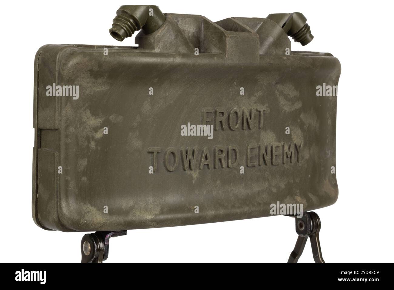 Die M18 Claymore Mine ist eine direktionale Antipersonenmine, die für die Streitkräfte der Vereinigten Staaten entwickelt wurde. Isoliert auf weißem Hintergrund. Stockfoto