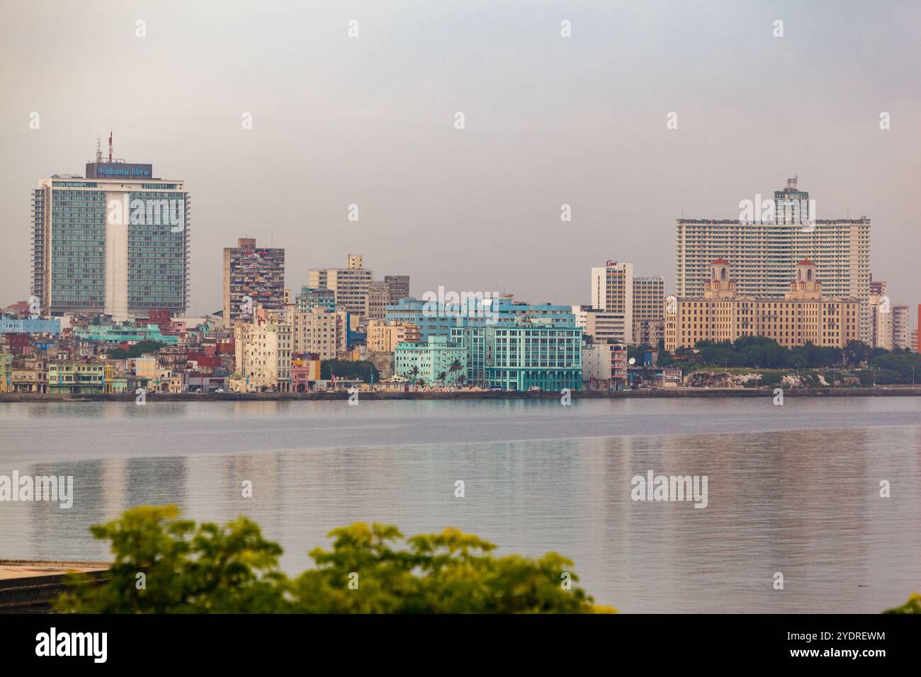 Das Hotel Nacional und Edificio Focsa im Malecon, Bahia de La Habana, Havanna, Kuba Stockfoto