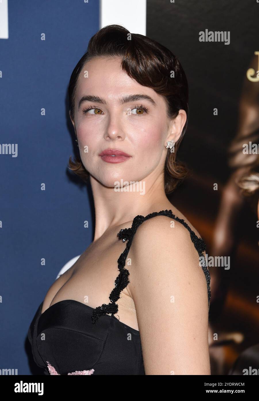 Hollywood, USA. Oktober 2024. Zoey Deutch kam am 27. Oktober 2024 zur Abschlussfeier von „Juror #2“ beim AFI fest 2024 im TCL Chinese Theatre in Hollywood, CA. © Janet Gough/AFF-USA. COM Credit: AFF/Alamy Live News Stockfoto