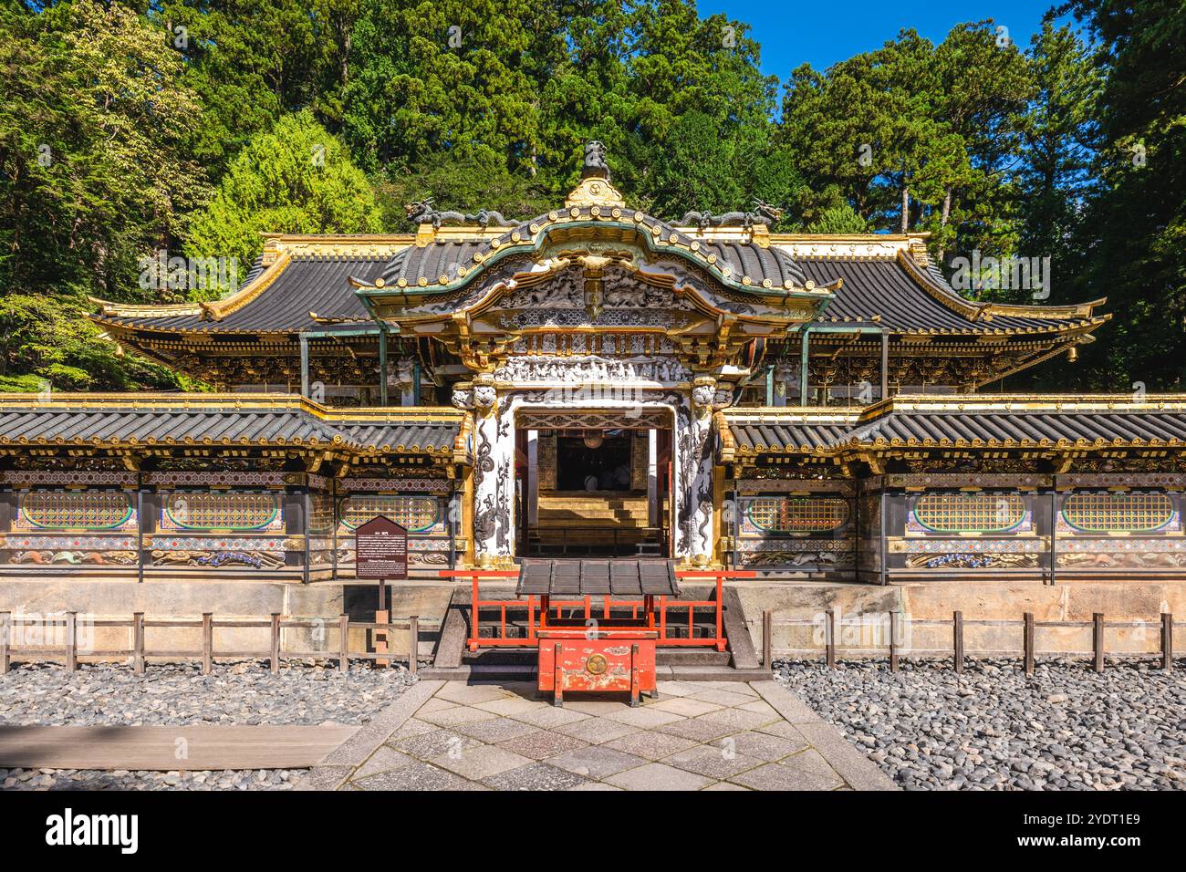 Das Karamon des Nikko Tosho-Gu-Schreins in Nikko, Präfektur Tochigi, Japan. Stockfoto