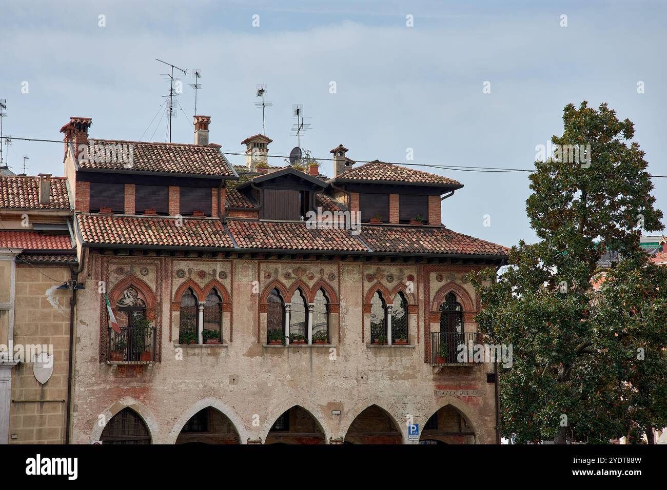 Der Domplatz in Treviso, Italien, ist ein malerischer und historischer Treffpunkt im Herzen der Region Veneto. Stockfoto