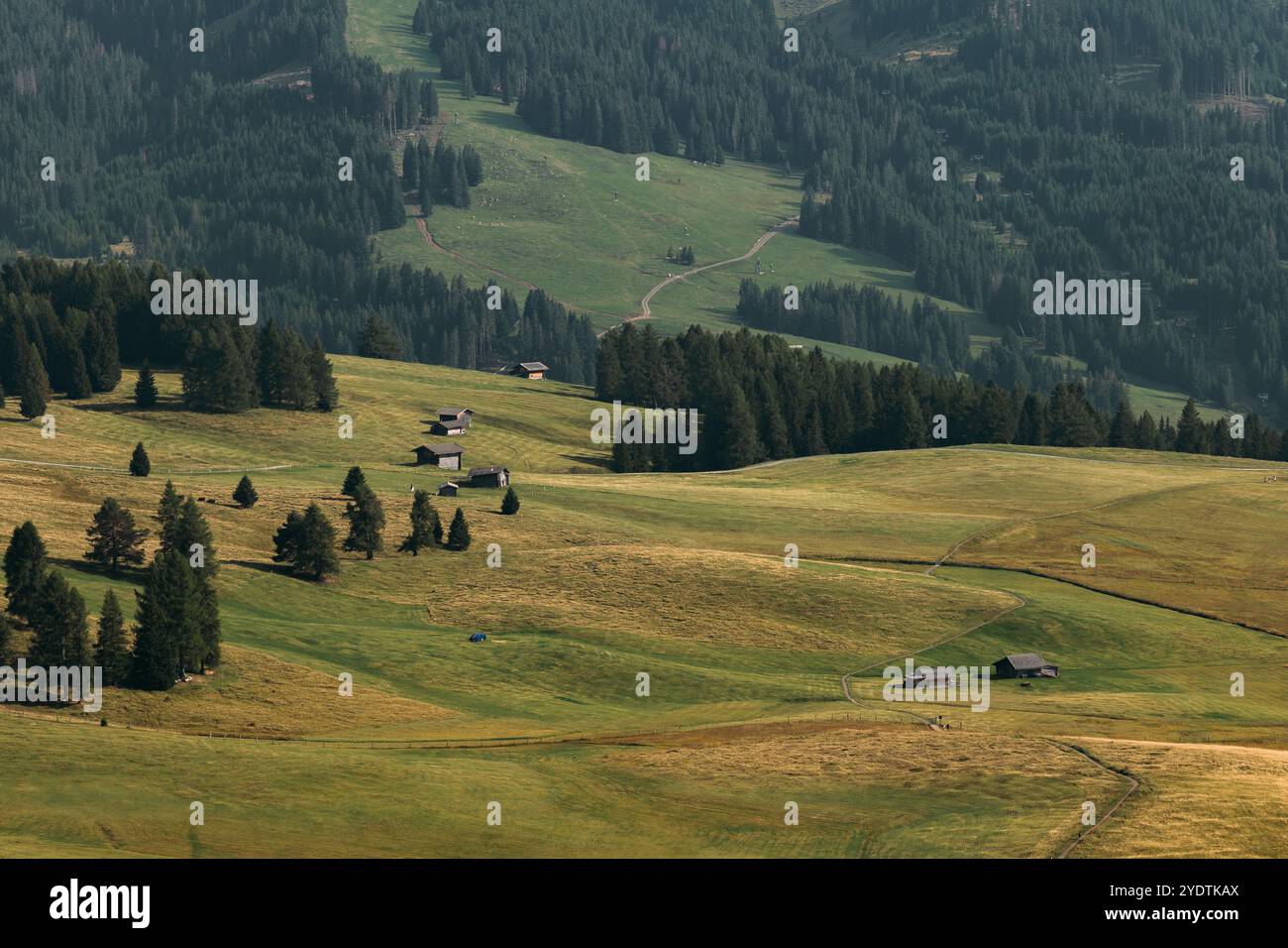 Wunderschöne und malerische Berglandschaft der atemberaubenden Dolomiten, reich an Abenteuern und Outdoor-Erlebnissen Stockfoto