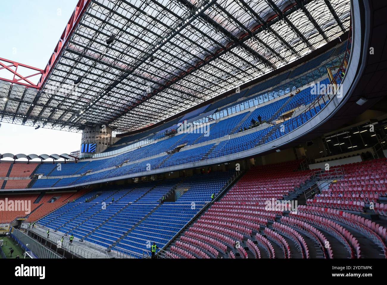 Mailand, Italien. Oktober 2024. Ein allgemeiner Blick auf das Stadion während des Fußballspiels der Serie A 2024/25 zwischen dem FC Internazionale und Juventus FC im San Siro Stadium Credit: SOPA Images Limited/Alamy Live News Stockfoto