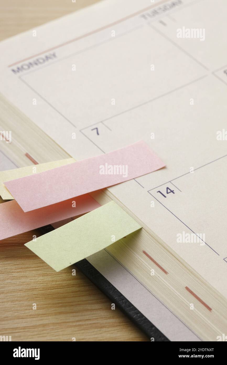 Terminkalender mit Haftnotizen Stockfoto