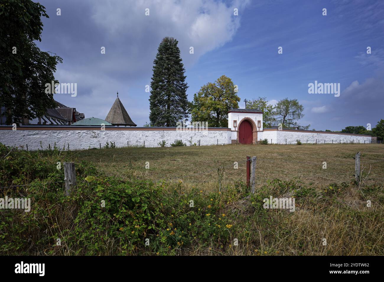 Mauer um das ehemalige Trappistenkloster Mariawald in der Eifel Stockfoto