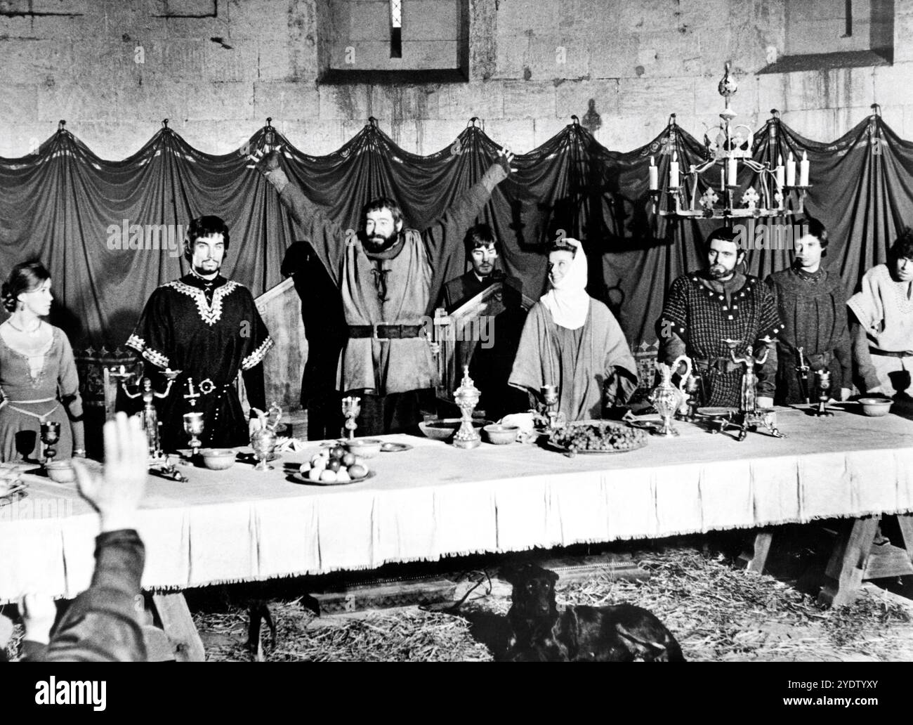 JANE MERROW TIMOTHY DALTON PETER O’TOOLE KATHARINE HEPBURN ANTHONY HOPKINS JOHN CASTLE und NIGEL TERRY in THE LION IM WINTER 1968 Regisseur ANTHONY HARVEY spielen / Drehbuch James Goldman Musik John Barry Kostümdesign Margaret Furse und Lee Poll Executive Producer Joseph E. Levine UK-USA Co-Productions / Avco Embassy Stockfoto