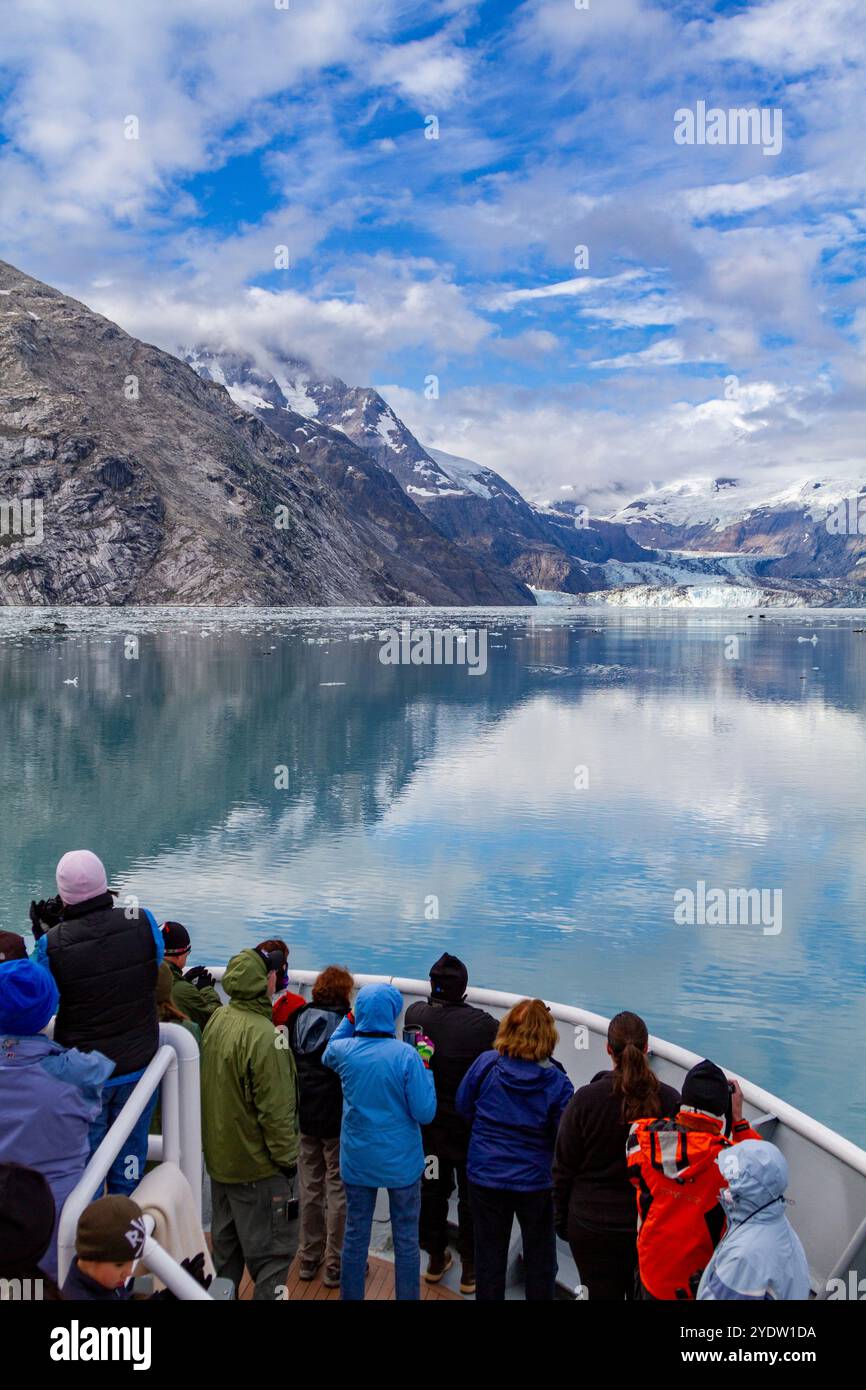 Gäste der Lindblad Expeditions Schiff National Geographic Sea Bird im Glacier Bay National Park, UNESCO, Südost-Alaska Stockfoto