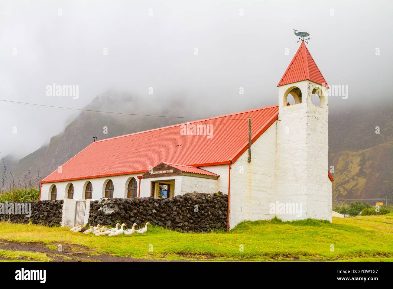 Blick auf die katholische Kirche St. Joseph in Tristan da Cunha, dem abgelegensten bewohnten Ort der Erde, Tristan da Cunha, Südatlantik Stockfoto