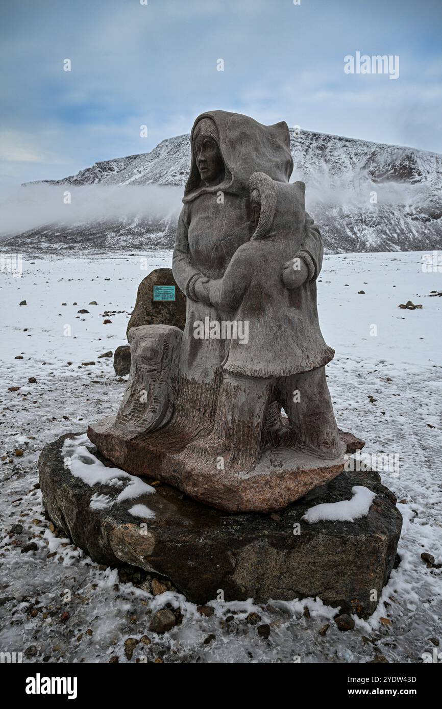 Inuit Memorial, Grise Fjord, nördlichste Gemeinde Amerikas, Nunavut, kanadische Arktis, Kanada, Nordamerika Stockfoto