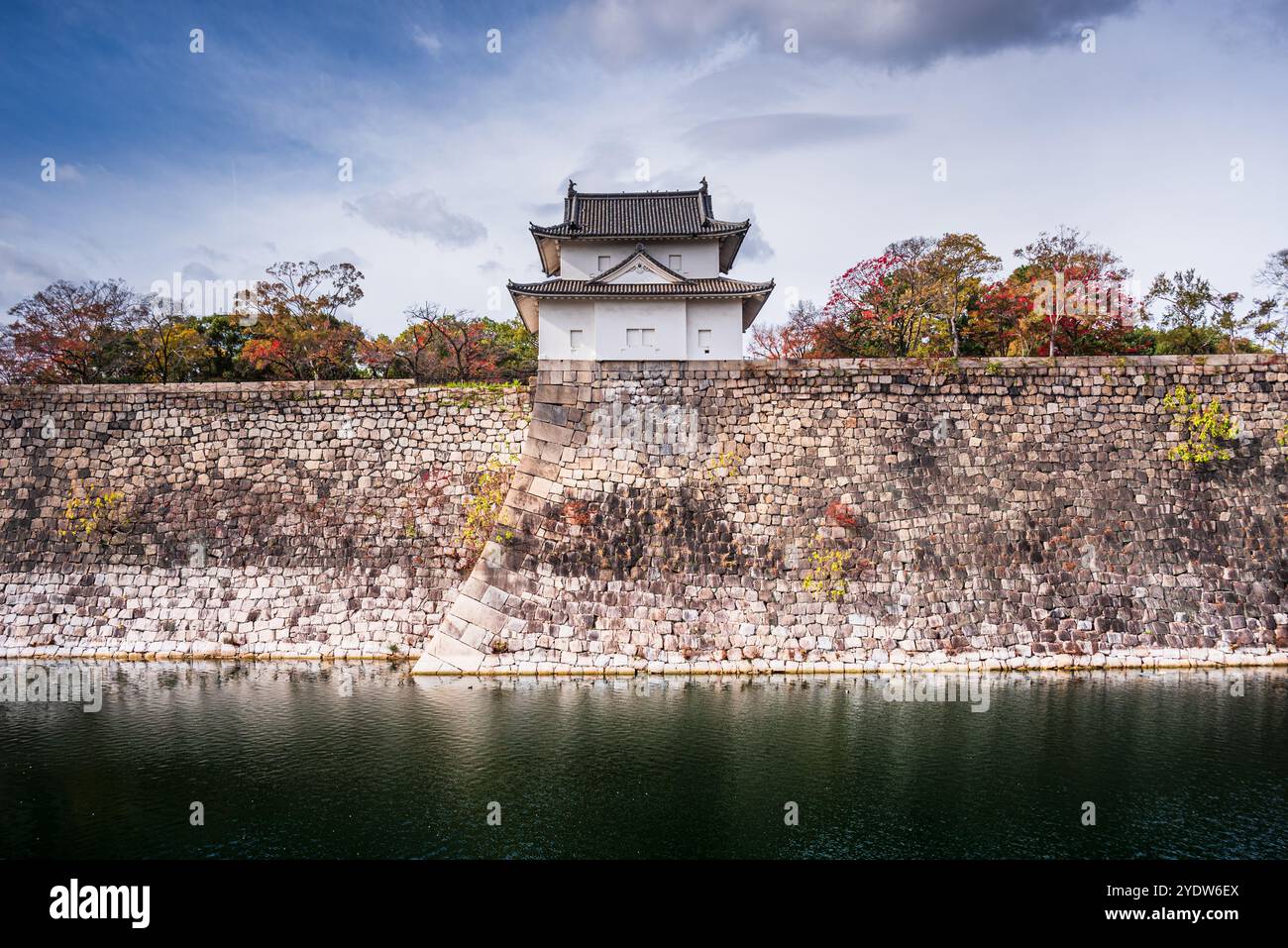 Ichiban-Yagura-Turm im Herbst, Burggraben Osaka, Osaka, Honshu, Japan, Asien Stockfoto