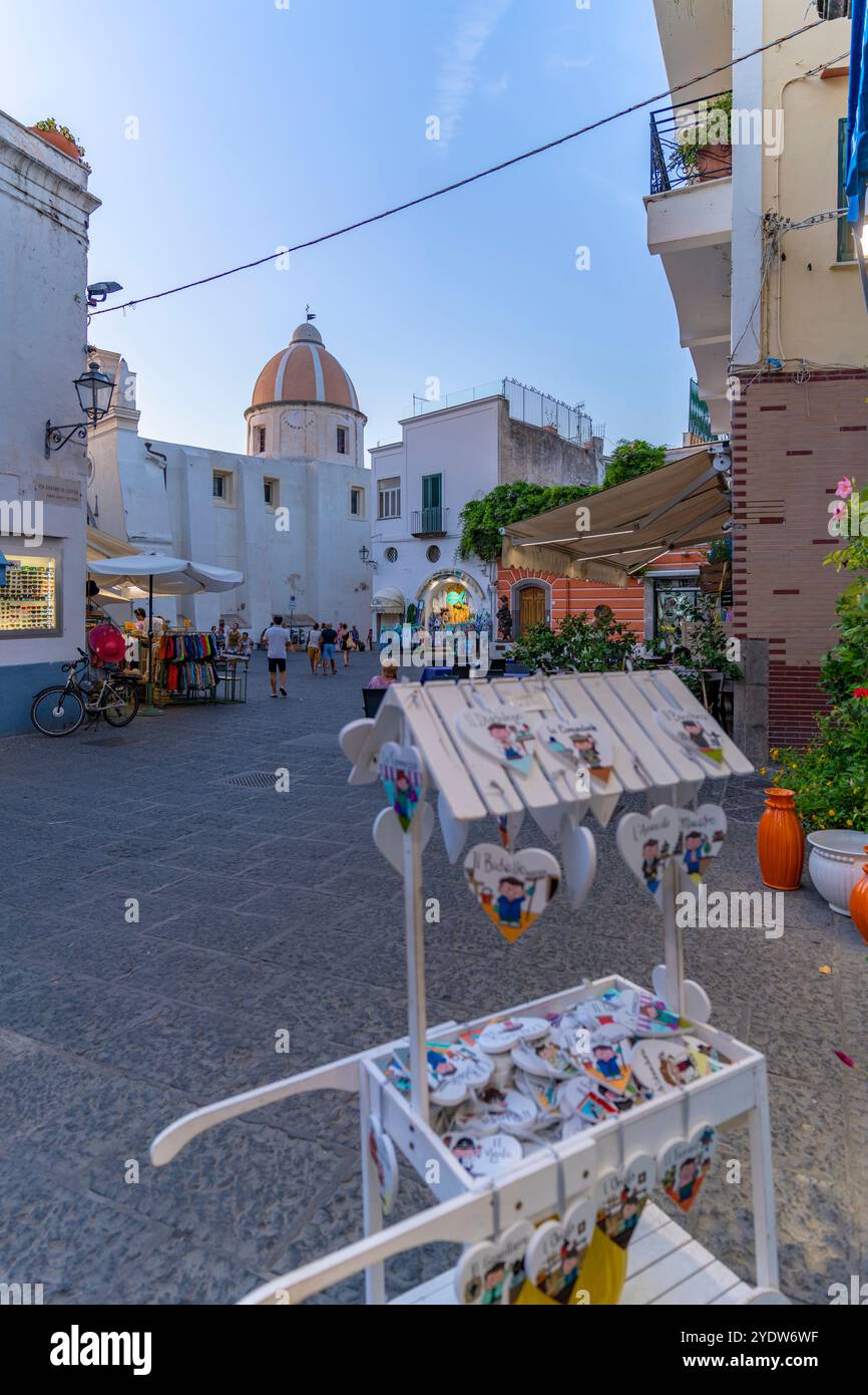 Blick auf die Kirche Chiesa di San Gaetano auf der Piazza Medaglia d'Oro, Forio, Insel Ischia, Kampanien, Italien, Europa Stockfoto