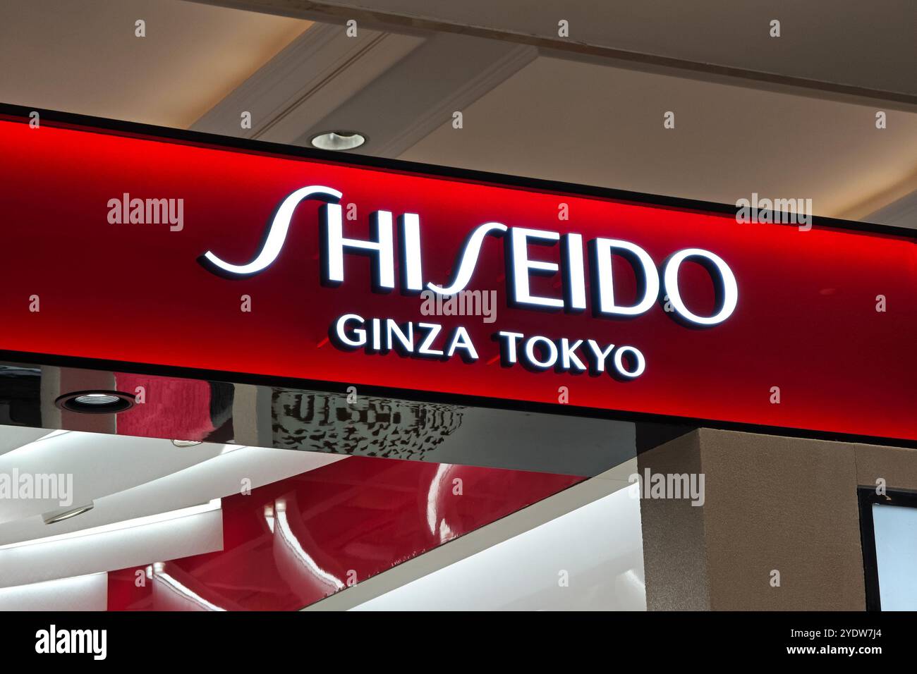 SHANGHAI, CHINA - 28. OKTOBER 2024 - die Kosmetikabteilung SHISEIDO GINZA TOKYO in Shanghai, China, 28. Oktober 2024. Stockfoto