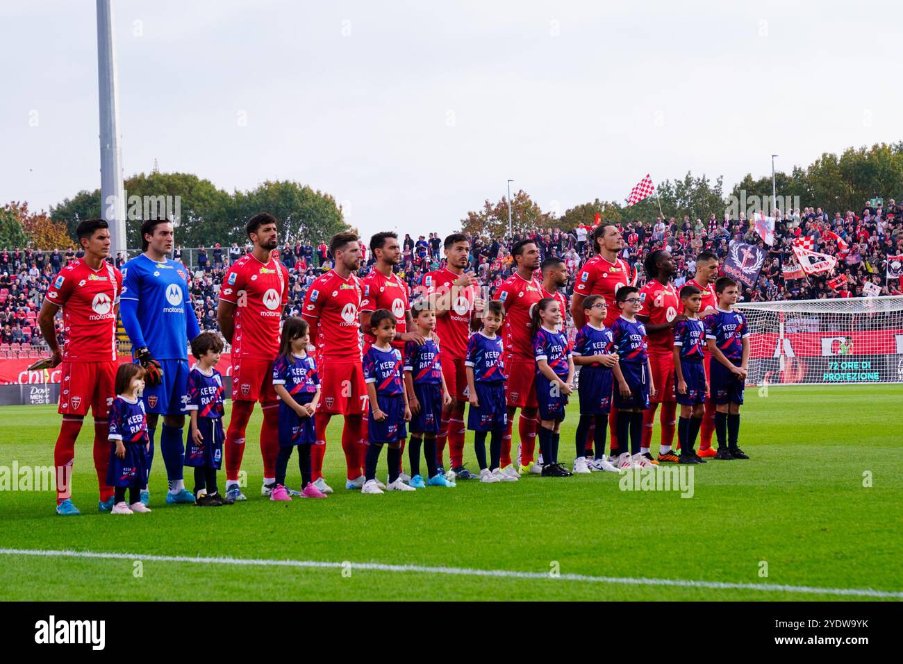 Der AC Monza trat am 27. Oktober 2024 im U-Power Stadion in Monza, Italien, während des italienischen Meisterschaftsspiels der Serie A zwischen dem AC Monza und dem Venezia FC auf. Quelle: Luca Rossini/E-Mage/Alamy Live News Stockfoto