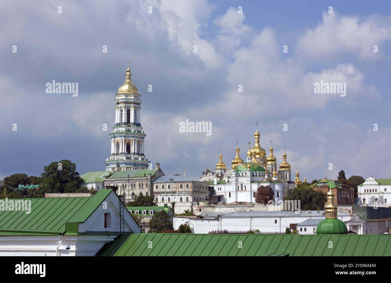 Blick auf den oberen Teil der Kiew-Petschersker Lavra-Kirche Stockfoto