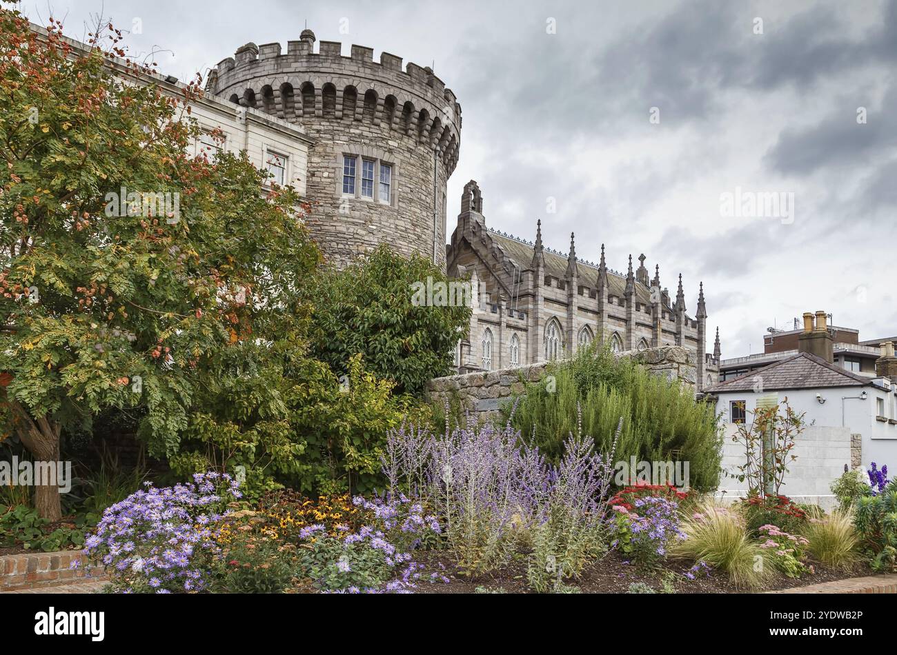 Blick auf den Record Tower und die Chapel Royal in Dublin Castle vom Garten, Irland, Europa Stockfoto