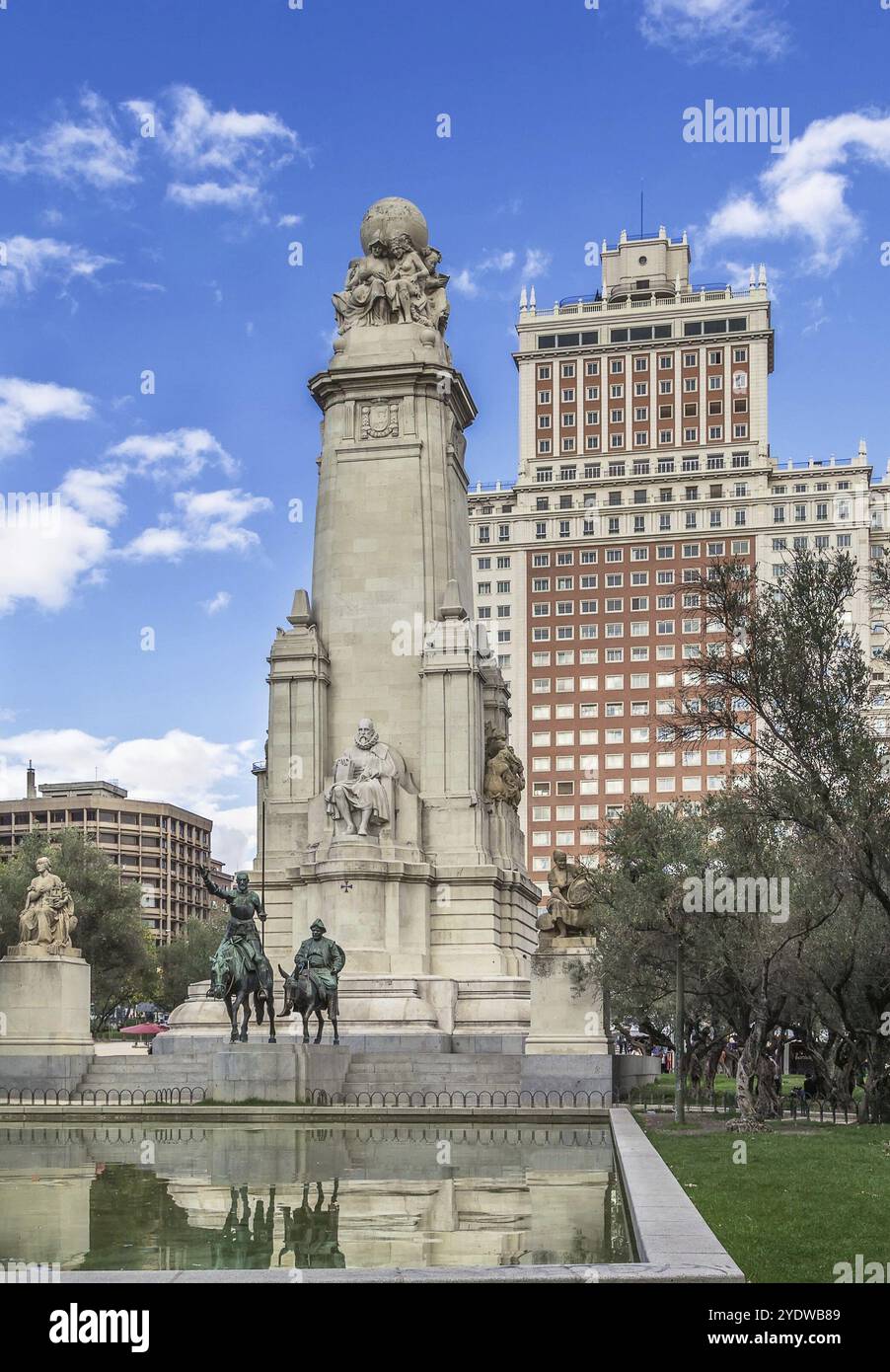 Denkmal für Miguel de Cervantes Saavedra auf der Plaza de Espana (Platz Spanien), Madrid, Spanien, Europa Stockfoto