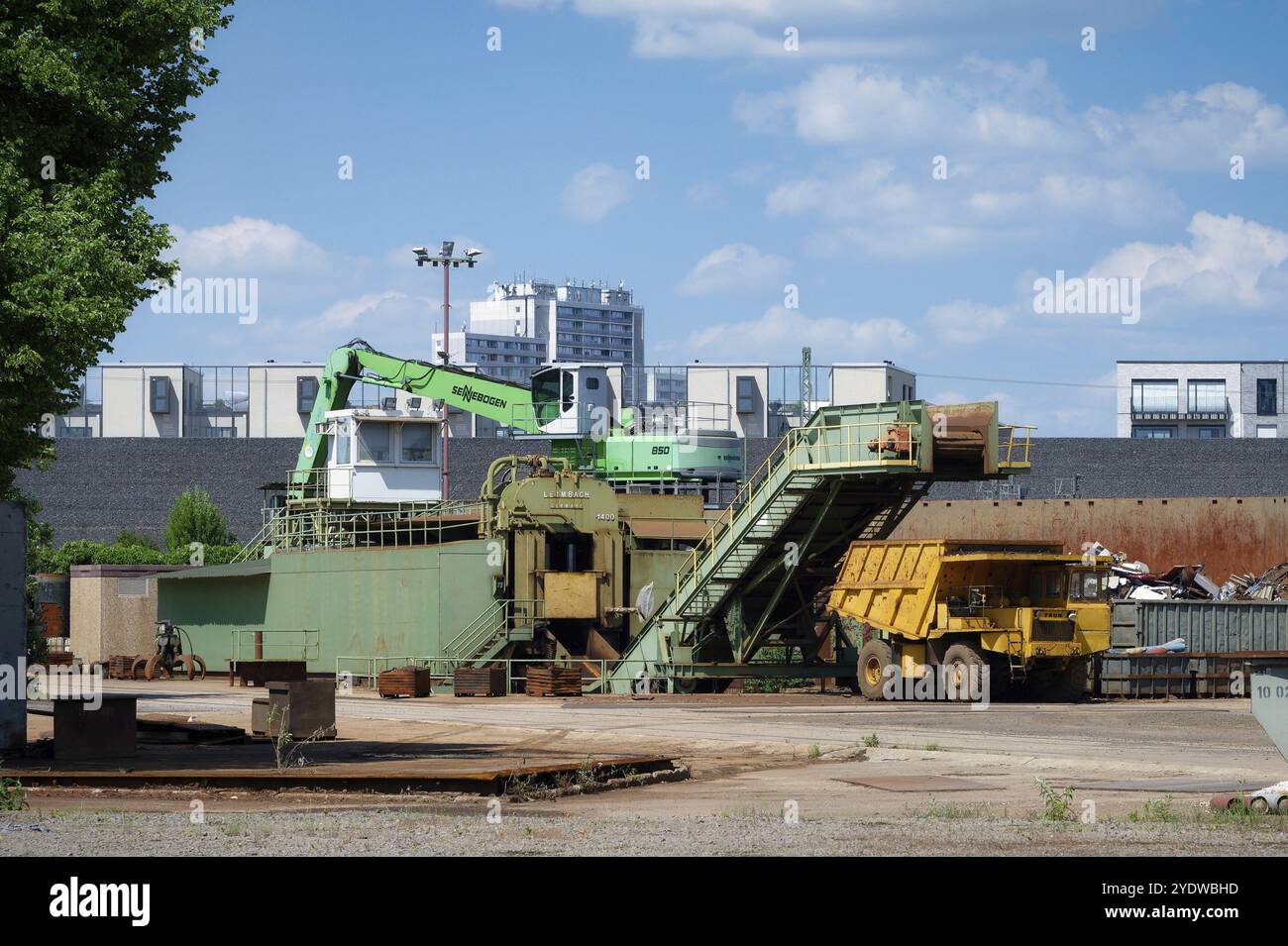 Der ehemalige Becker-Schrottplatz wird für ein neues Kölner Stadtteil Max Becker-Areal, Köln Ehrenfeld Mai 2024, geräumt Stockfoto