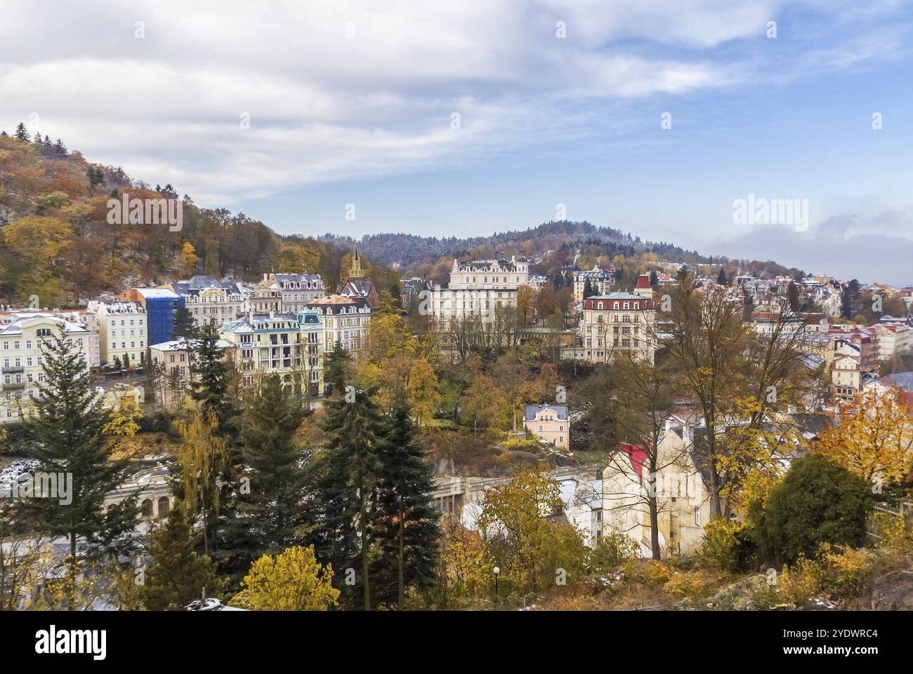 Panorama von Karlsbad von einem Hügel aus. Tschechische republik Stockfoto