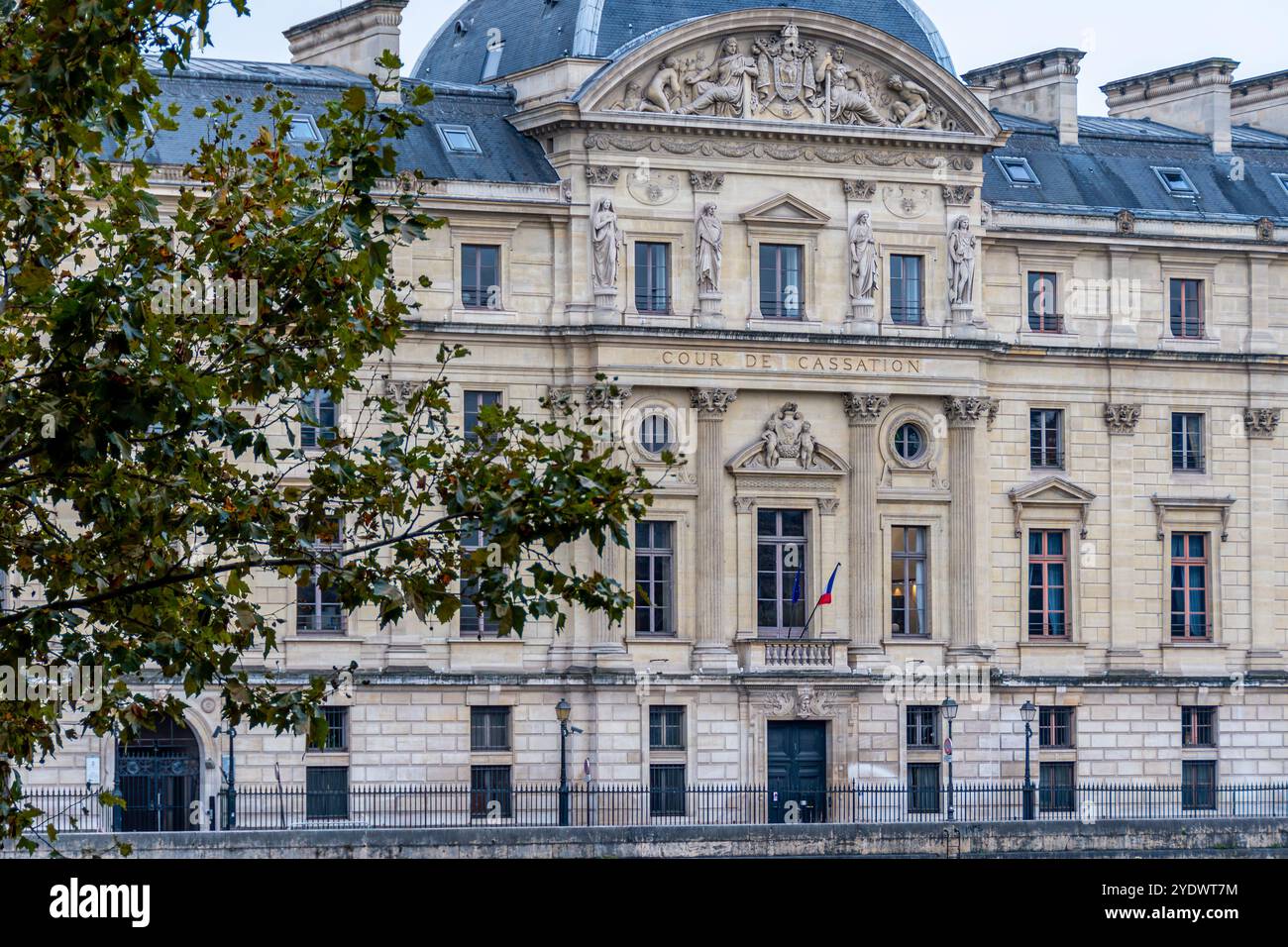 Fernsicht auf das Gebäude, in dem sich der Kassationsgerichtshof befindet, das höchste Gericht der französischen Justiz, Paris, Frankreich Stockfoto