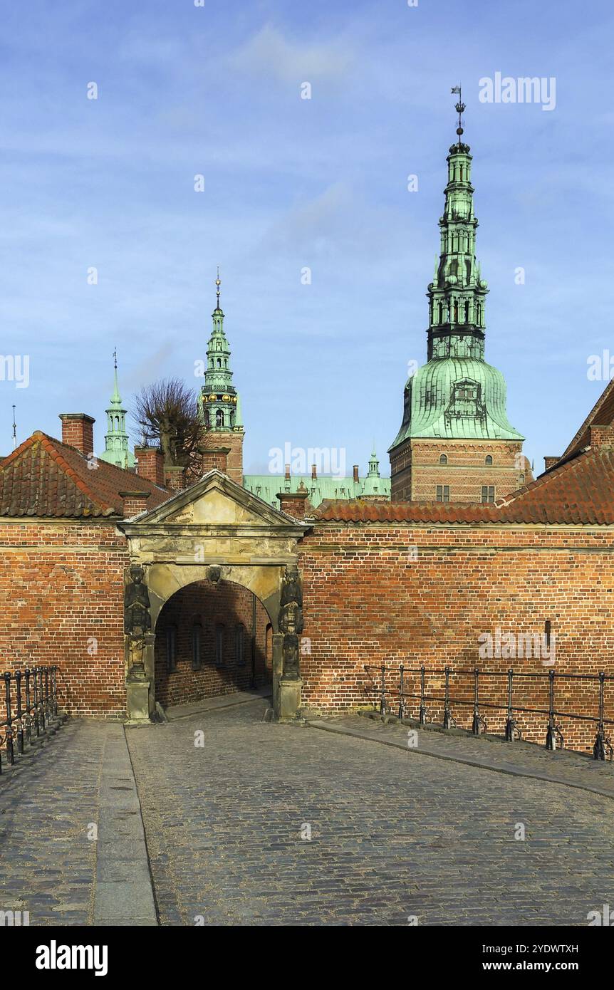 Die Eingangsbrücke zum Frederiksborg Slot, Dänemark, Europa Stockfoto