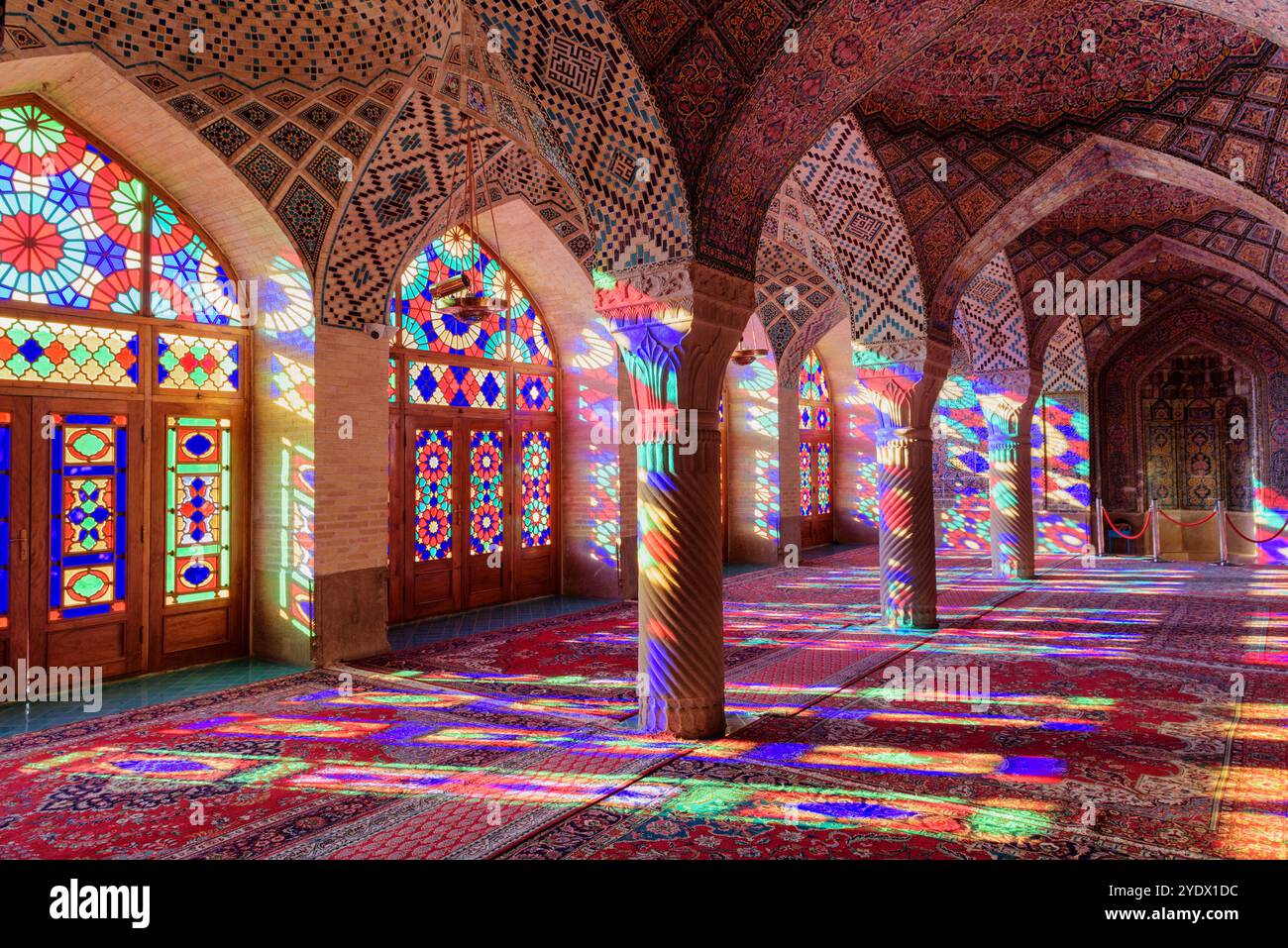 Wunderschöner Blick auf den Gebetssaal der Nasir al-Mulk Moschee Stockfoto