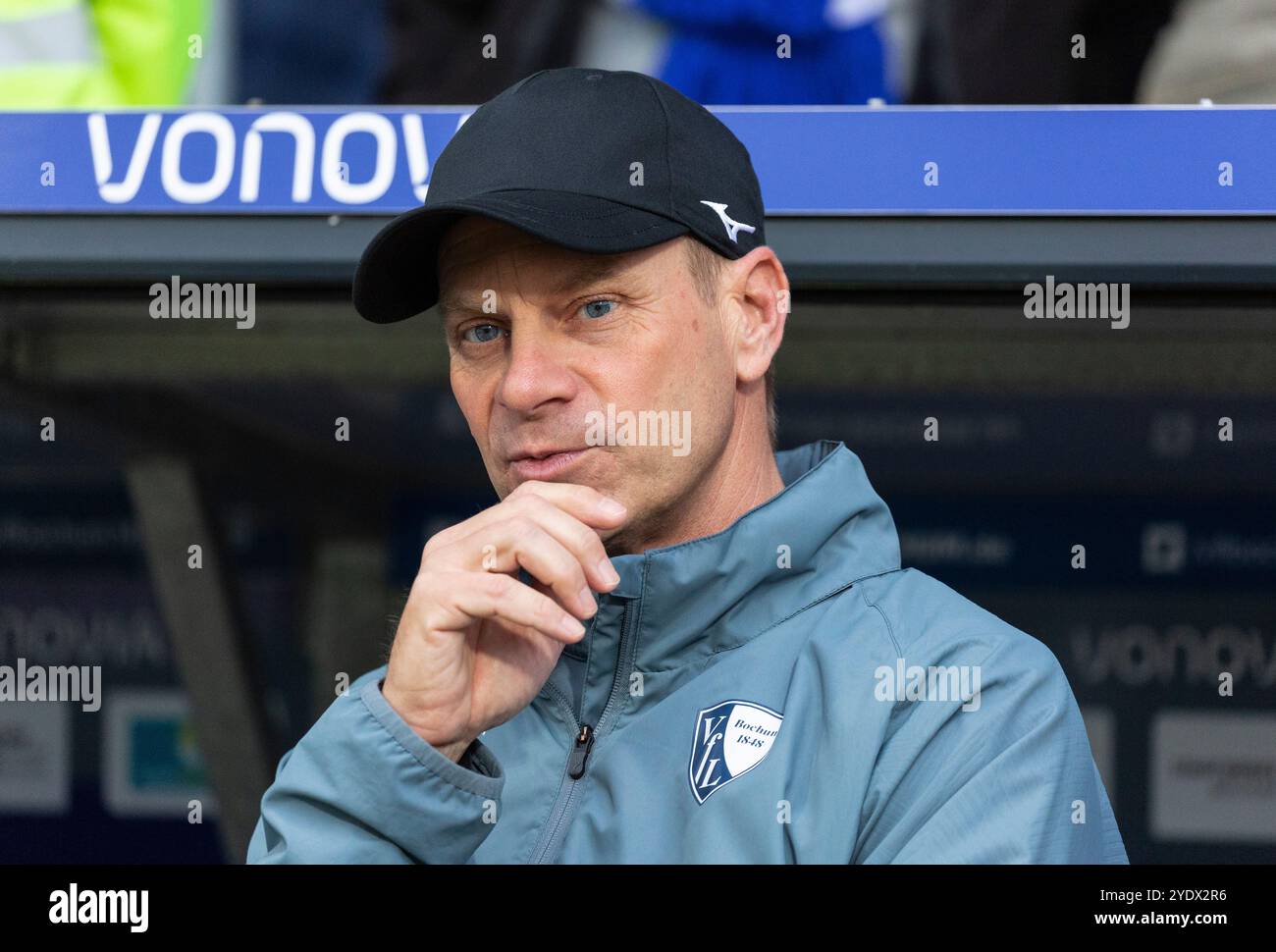 Sport, Fußball, Bundesliga, 2024/2025, VfL Bochum vs. FC Bayern München 0-5, Vonovia Ruhrstadion, Cheftrainer Markus Feldhoff (BO), DFL-VORSCHRIFTEN VERBIETEN JEDE VERWENDUNG VON FOTOGRAFIEN ALS BILDSEQUENZEN UND/ODER QUASI-VIDEO Stockfoto