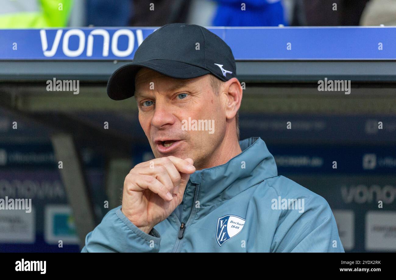 Sport, Fußball, Bundesliga, 2024/2025, VfL Bochum vs. FC Bayern München 0-5, Vonovia Ruhrstadion, Cheftrainer Markus Feldhoff (BO), DFL-VORSCHRIFTEN VERBIETEN JEDE VERWENDUNG VON FOTOGRAFIEN ALS BILDSEQUENZEN UND/ODER QUASI-VIDEO Stockfoto