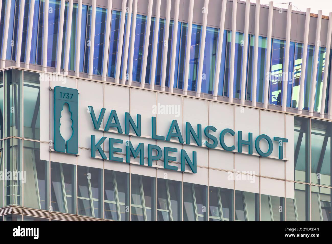 Amsterdam, Niederlande - 4. September 2024: Außengebäude der Van Lanschot Kempen Bank an der Amsterdam Zuidas, Niederlande Stockfoto
