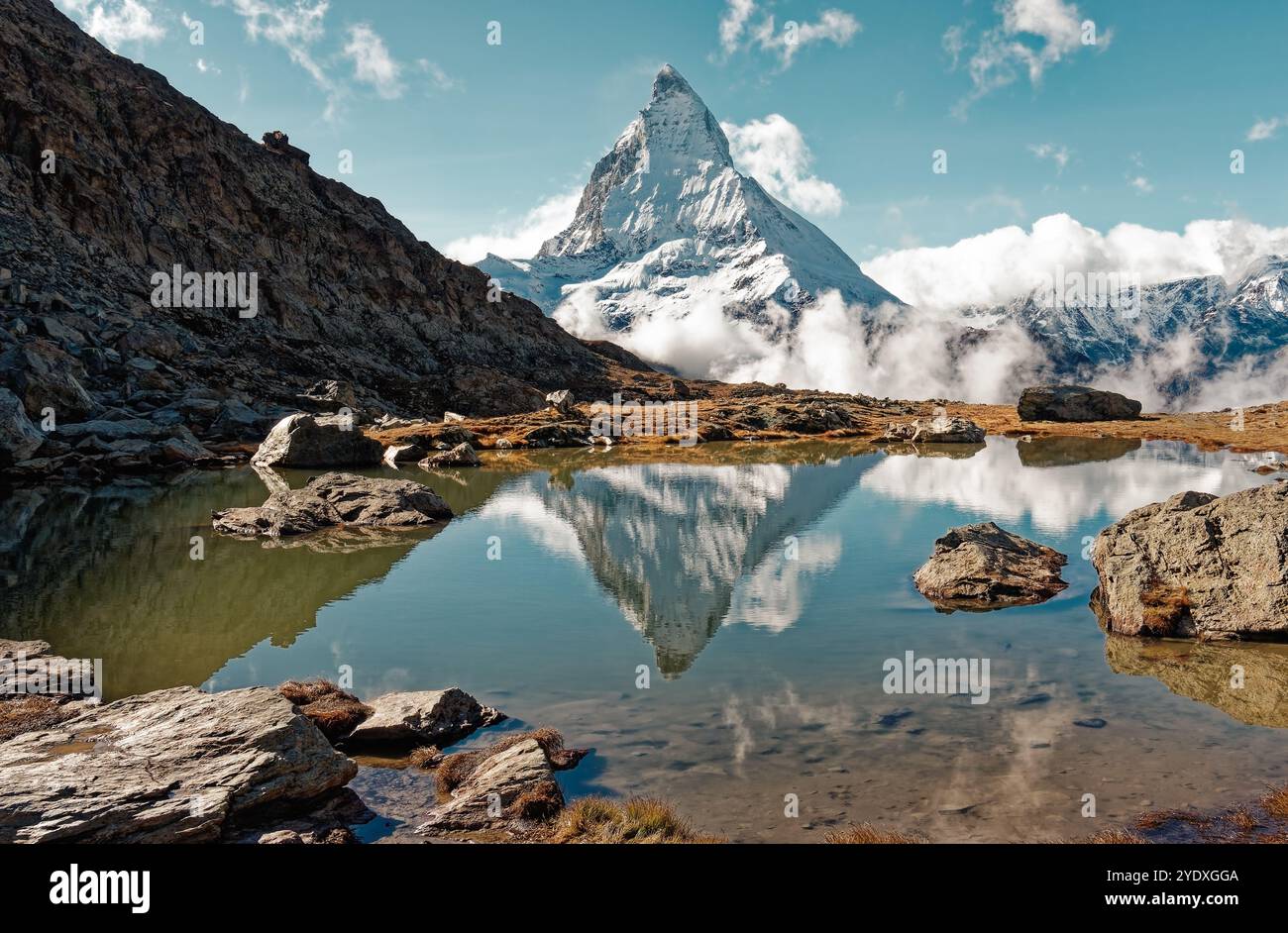 Matterhorn in den Schweizer Alpen. Berühmtes Wahrzeichen im Herbst, berühmter Berg bei Zermatt, Kanton Wallis, Wallis in der Schweiz. Stockfoto