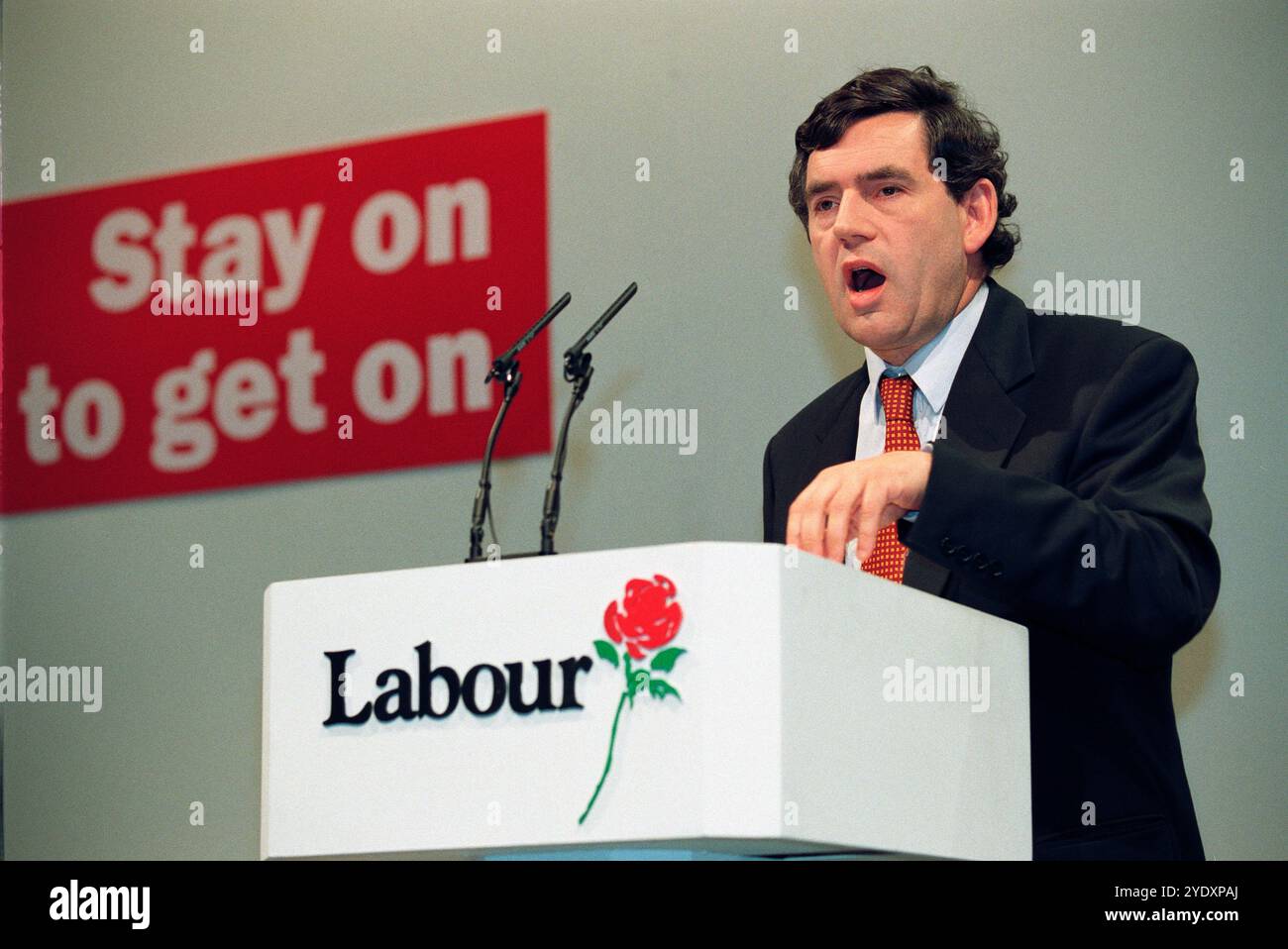 Gordon Brown, Finanzminister, sprach auf der Pressekonferenz der Labour Party "Stay on Get On" 1997 in London, England, Vereinigtes Königreich Stockfoto