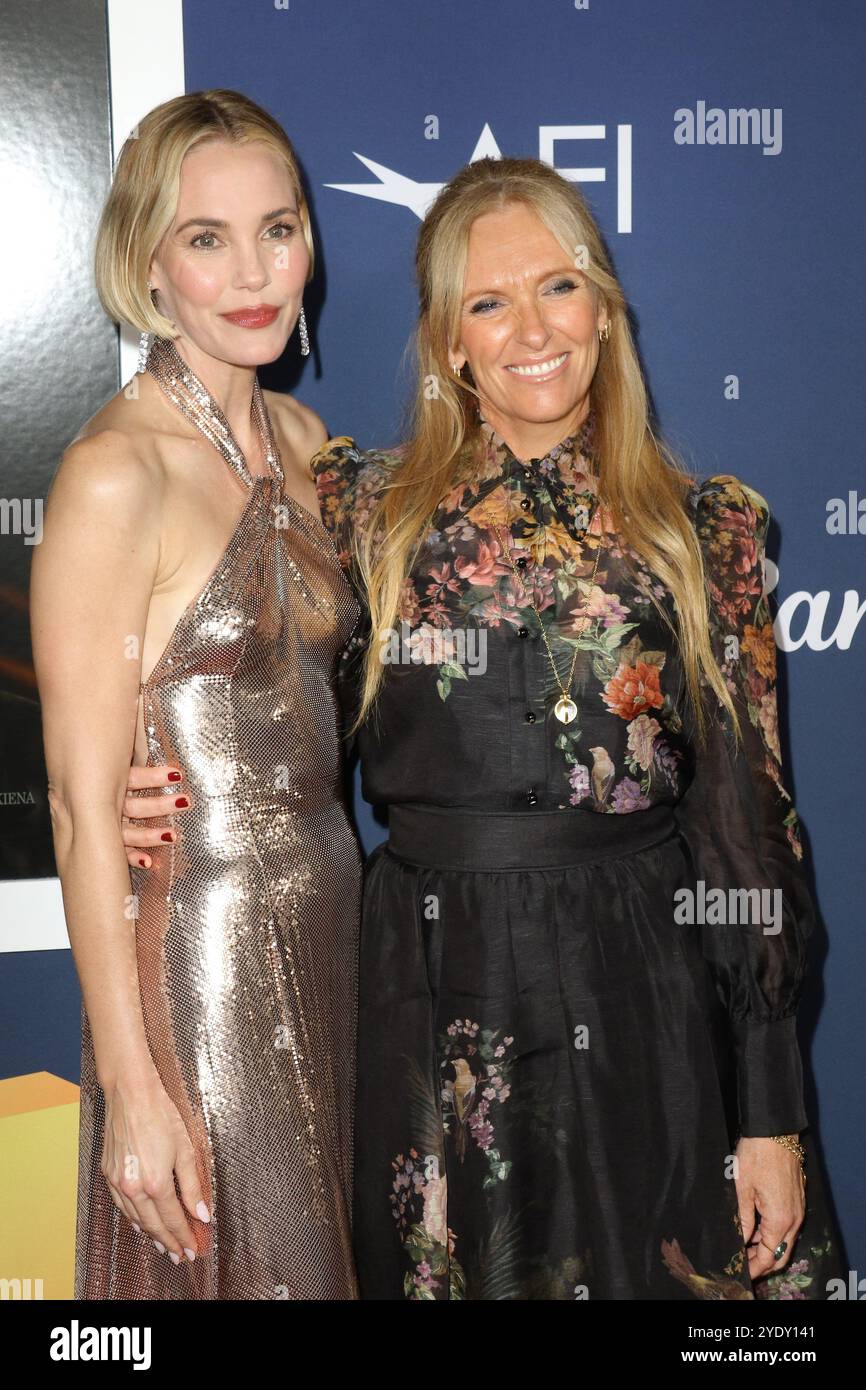 Los Angeles, USA. Oktober 2024. Leslie Bibb, Toni Collette beim AFI fest 2024 „Juror #2“ Weltpremiere im TCL Chinese Theatre, Hollywood, CA, 27. Oktober 2024. Foto: Joseph Martinez/PictureLux Credit: PictureLux/The Hollywood Archive/Alamy Live News Stockfoto