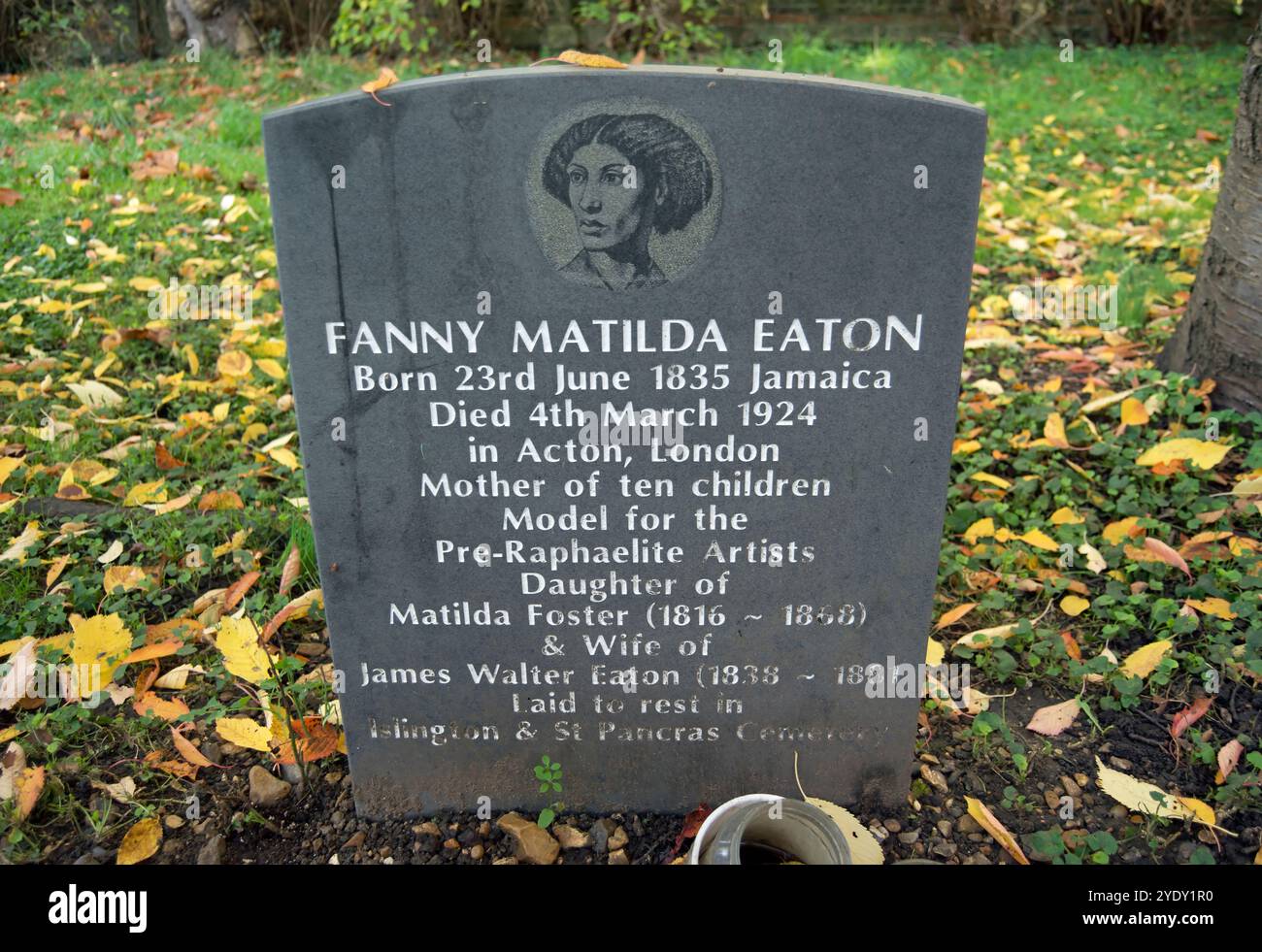 Grabstein der Fanny matilda eaton, bekannt als Modell für präraffaelistische Künstler des 19. Jahrhunderts, auf dem magräflichen Friedhof in hammersmith, Londfon, england Stockfoto