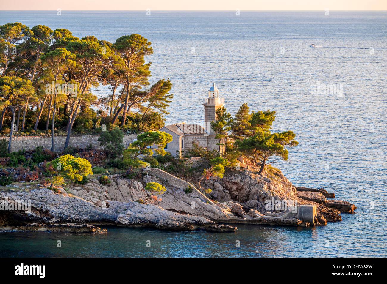 Dubrovnik Kroatien,Port Bay Luka Gruz,Adriatisches Mittelmeer,Daksa Insel Eliphiti Inseln,Steinfeuer,kroatischer Balkan Europa EU,VIS Stockfoto