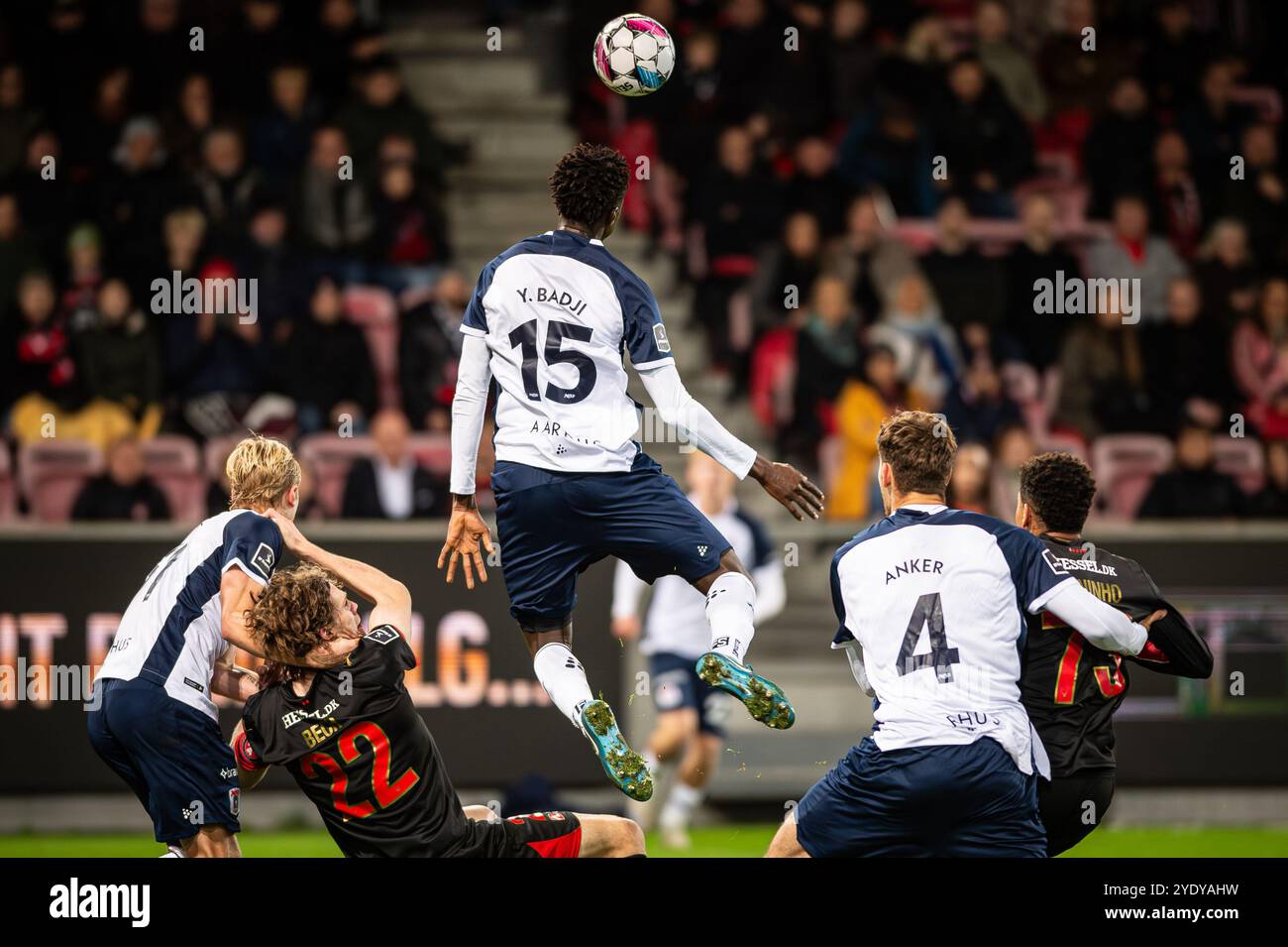 Herning, Dänemark. Oktober 2024. Youssouph Badji (15) von Aarhus GF wurde während des 3F Superliga-Spiels zwischen dem FC Midtjylland und Aarhus GF in der MCH Arena in Herning gesehen. Stockfoto