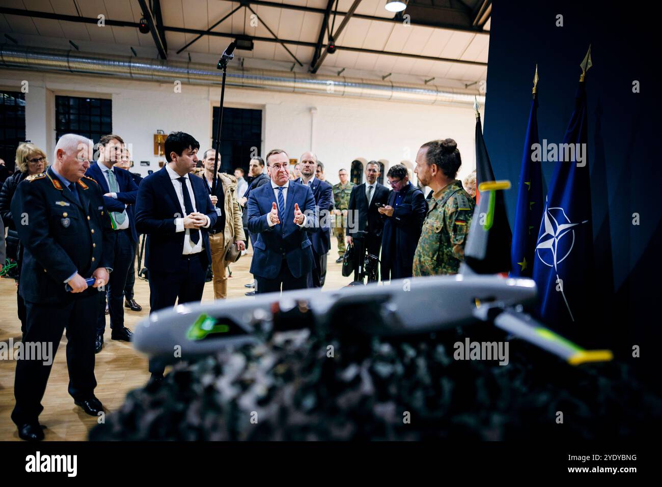 Boris Pistorius SPD, Bundesminister der Verteidigung, aufgenommen im Rahmen eines Besuchs des Cyber Innovation Hub der Bundeswehr CIHBw in Berlin, 28.10.2024. Berlin Deutschland *** Boris Pistorius SPD , Bundesverteidigungsminister, anlässlich eines Besuchs im Cyber Innovation Hub der Bundeswehr CIHBw in Berlin, 28 10 2024 Berlin Deutschland Copyright: XFelixZahnx Stockfoto