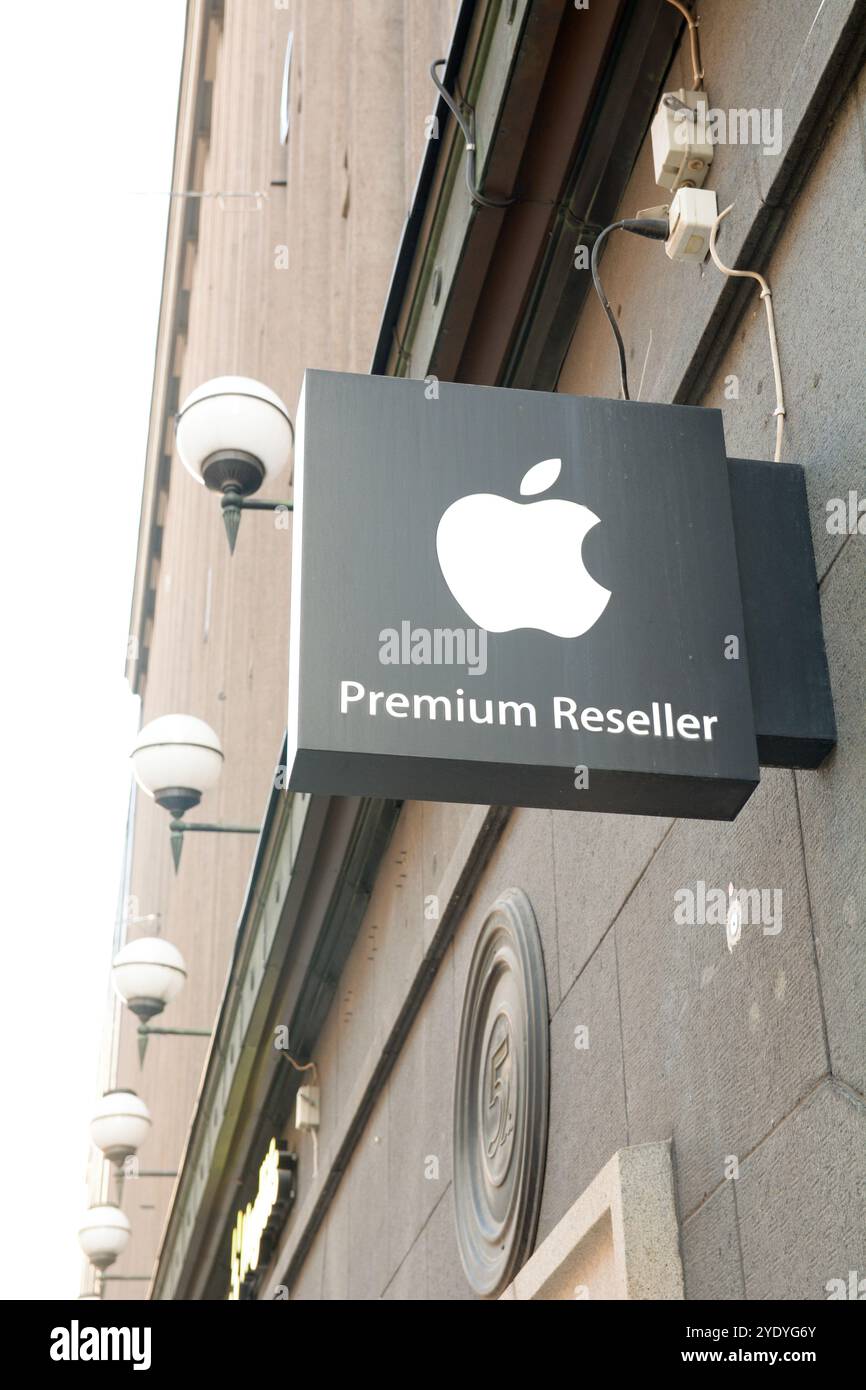 Apple Premium Reseller unterschreiben außerhalb des Shops in Helsinki, Finnland Stockfoto