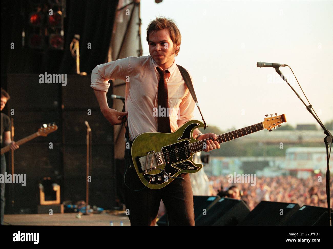 Gaz Coombes Leadsänger und Gitarrist der alternativen Rockband Supergrass trat 1998 beim Reading Music Festival in Berkshire auf Stockfoto