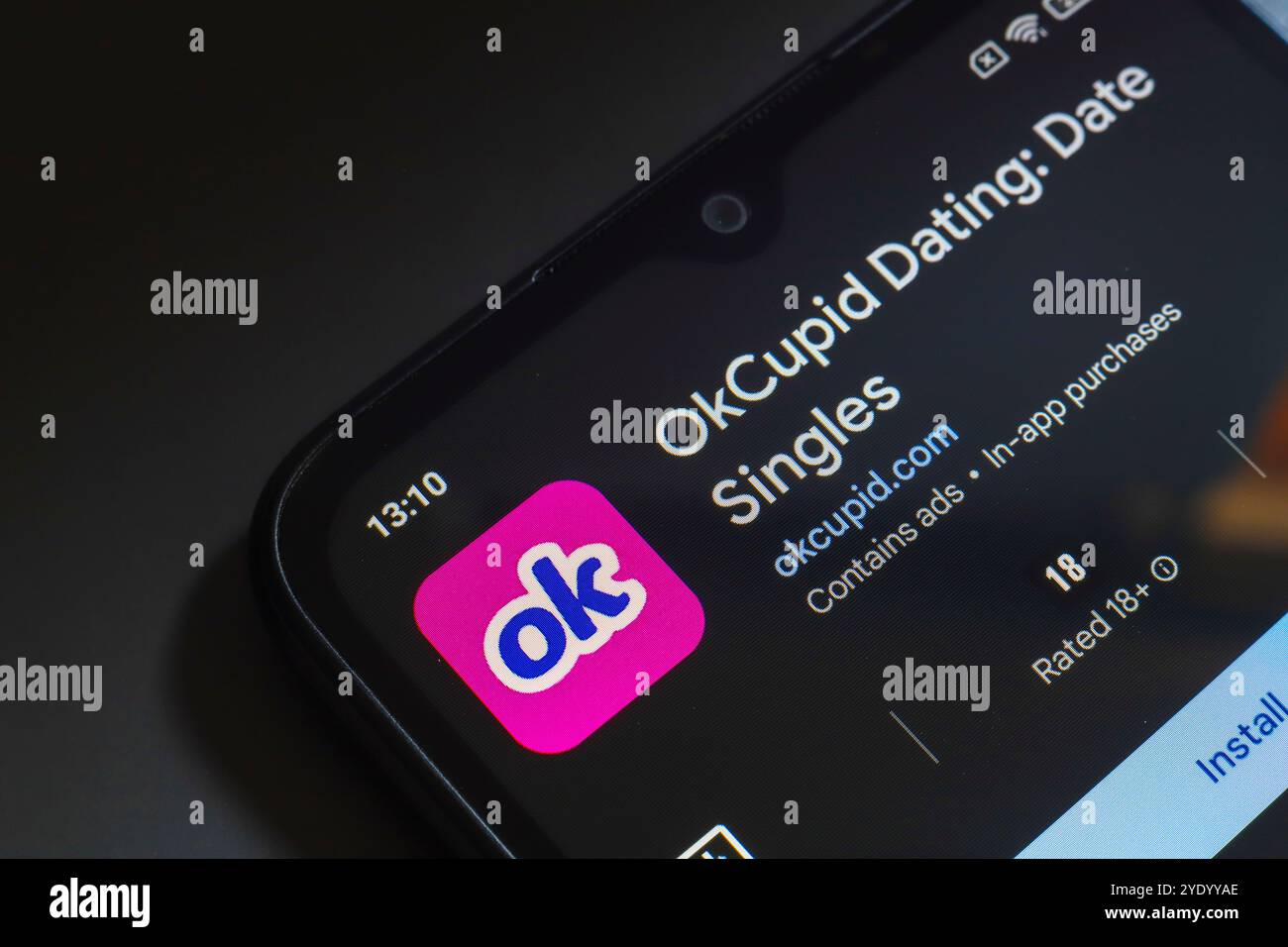 28. Oktober 2024, Brasilien. In dieser Abbildung wird das Logo der OkCupid Dating App auf einem Smartphone-Bildschirm angezeigt Stockfoto