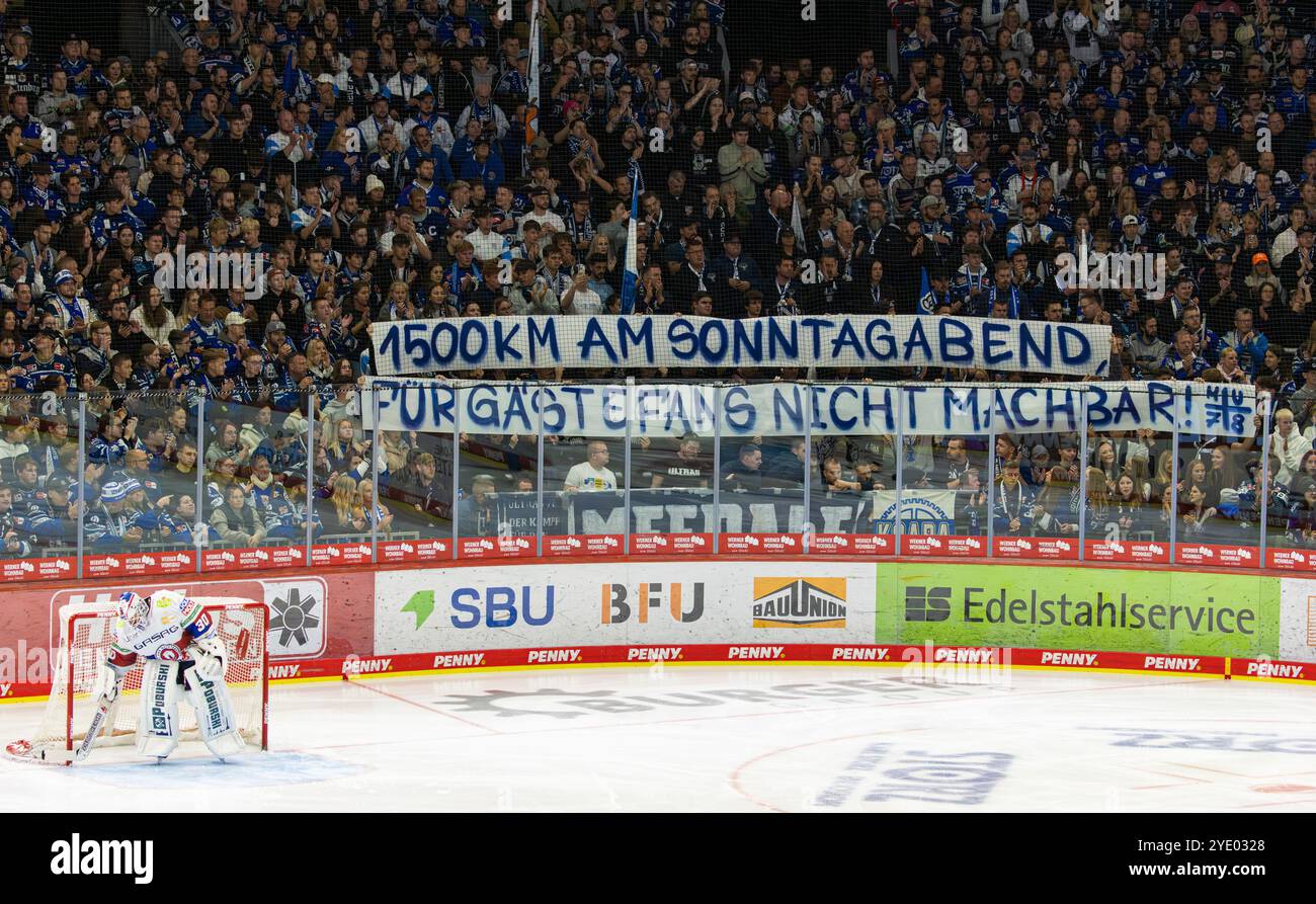 Villingen-Schwenningen, Deutschland, 29. September 2024: 1500 Kilometer für die hin- und Rückfahrt wären für die Fans an einem Sonntagabend nicht machbar. Stockfoto