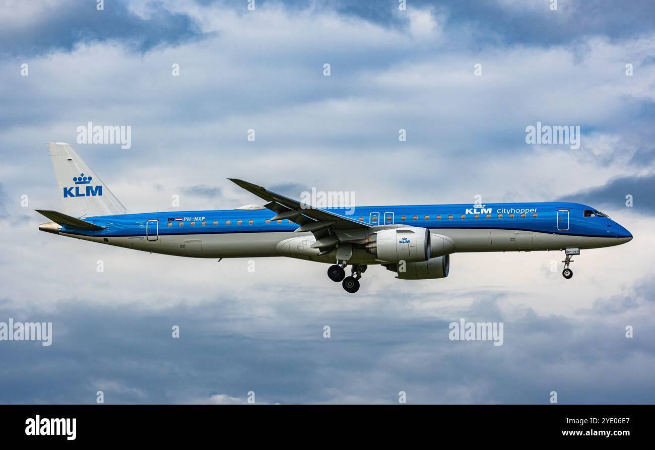 Zürich, Schweiz, 14. Juni 2024: Ein KLM Cityhopper Embraer E195-E2 ist auf dem letzten Anflug zum Flughafen Zürich. Registrierung PH-NXP. (Foto von Andreas Ha Stockfoto
