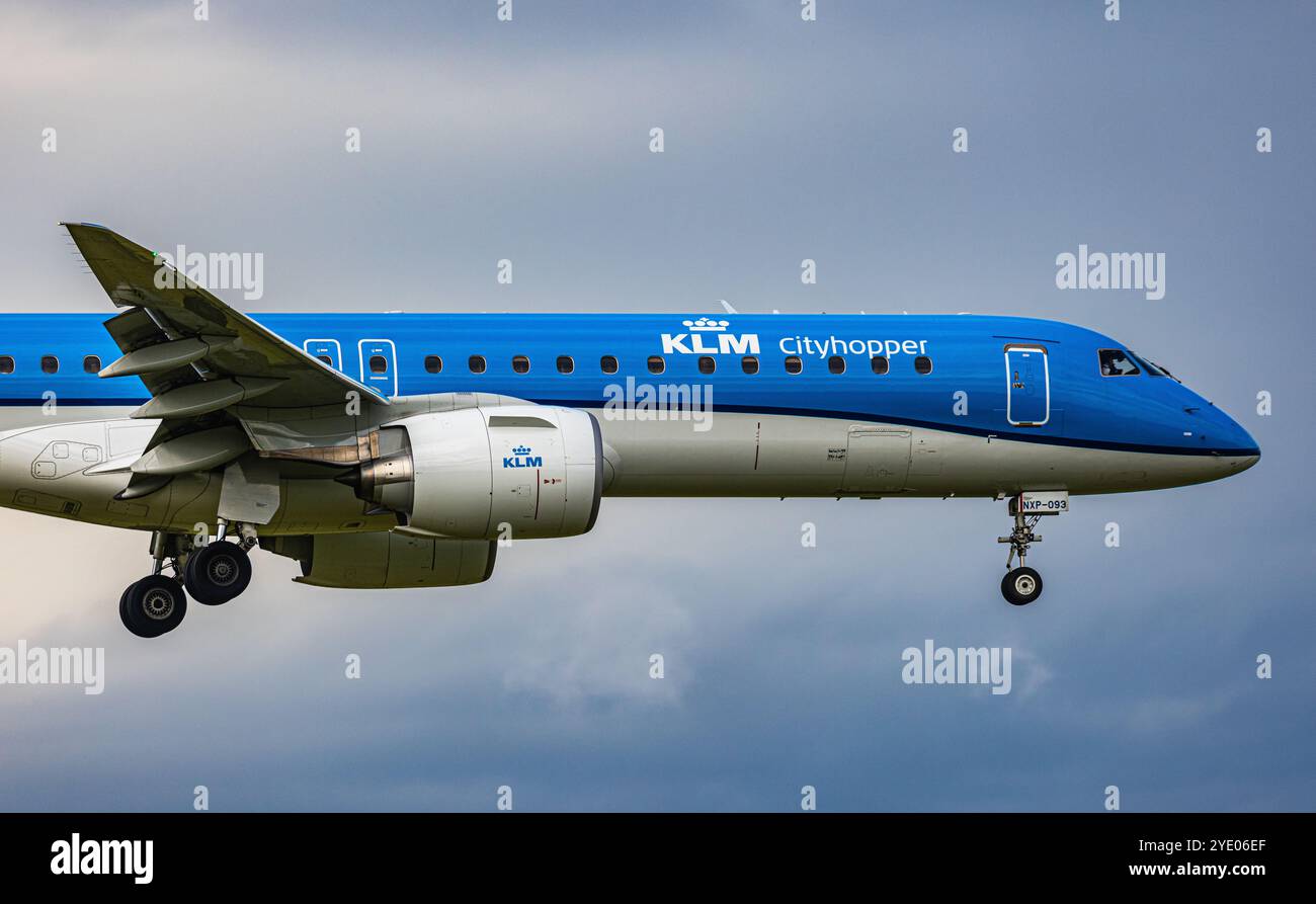 Zürich, Schweiz, 14. Juni 2024: Ein KLM Cityhopper Embraer E195-E2 ist auf dem letzten Anflug zum Flughafen Zürich. Registrierung PH-NXP. (Foto von Andreas Ha Stockfoto
