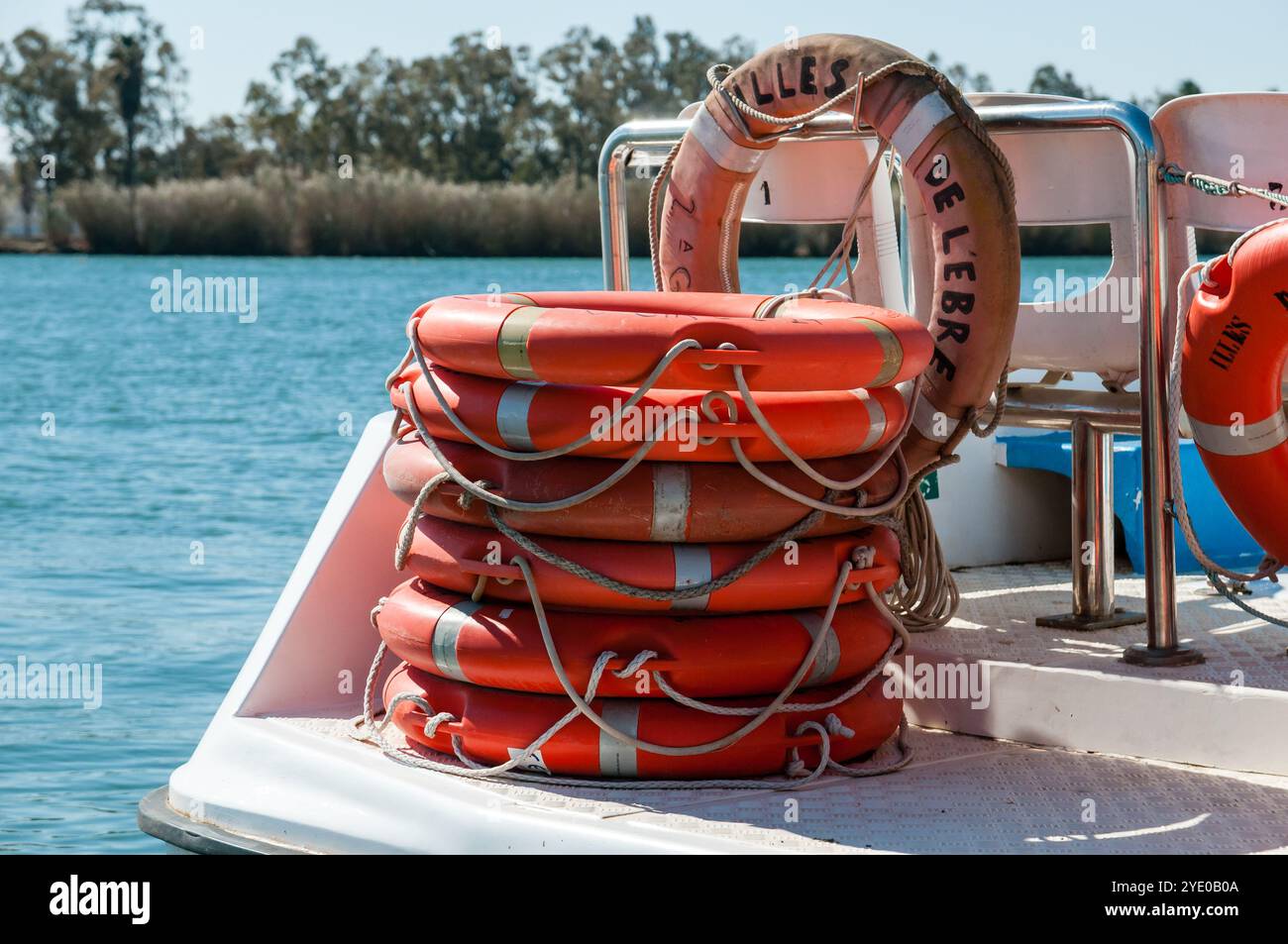 Schwimmweste auf einem Ausflugsboot, Ebro Delta, Katalonien, Spanien Stockfoto