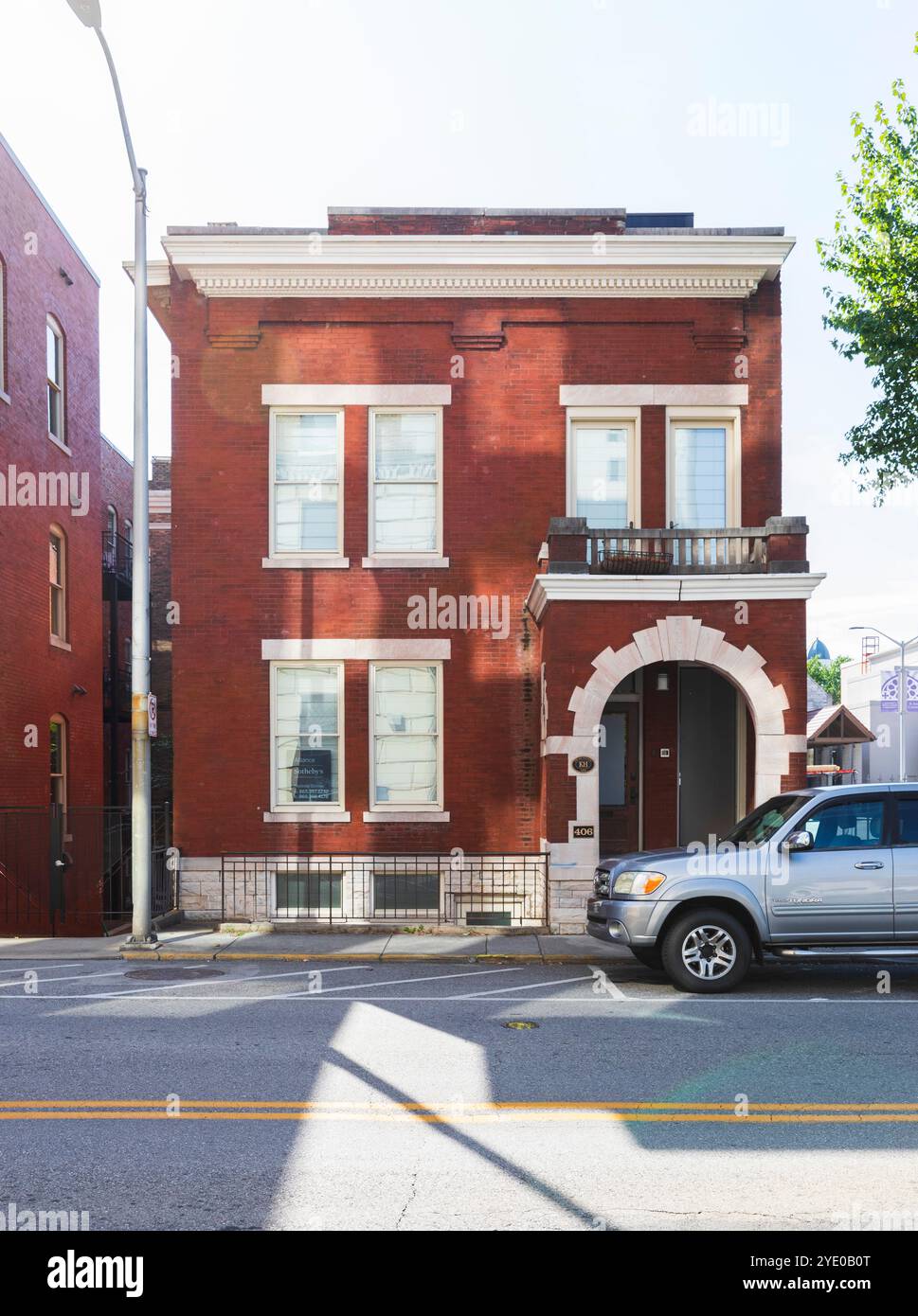 Knoxville, TN, USA-21 Sept. 2024: The Ely Building, ein 1903, zweistöckiges Gebäude des gleichen Jahrgangs wie das daneben liegende Cherokee Building. Church Street. Stockfoto