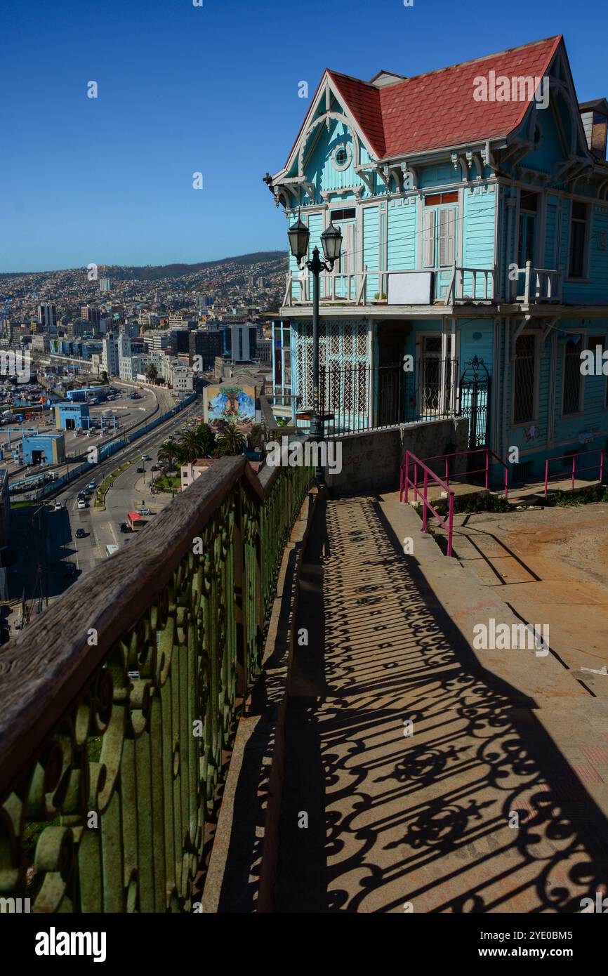 Valparaíso ist eine historische Stadt und Hafen, 69,5 Meilen nordwestlich von Santiago und ist einer der wichtigsten Seehäfen des Landes Stockfoto