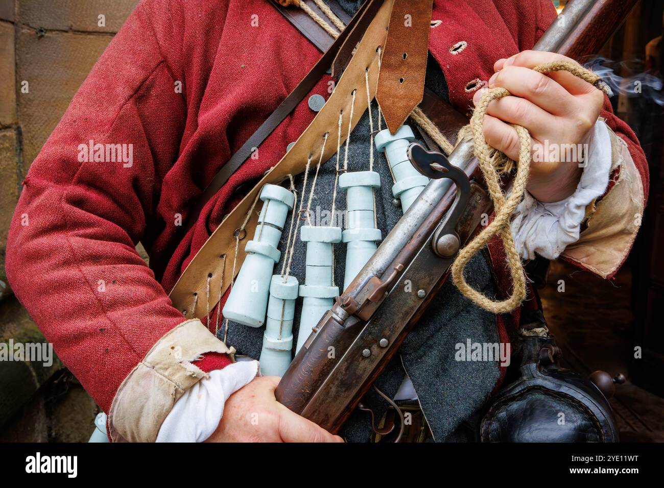 Die Schlacht von Winwick, die aus dem Bürgerkrieg besteht, wird von einer Matchlock-Muskete bewacht, die schottische Gefangene in der St. Oswald’s Church bewacht Stockfoto