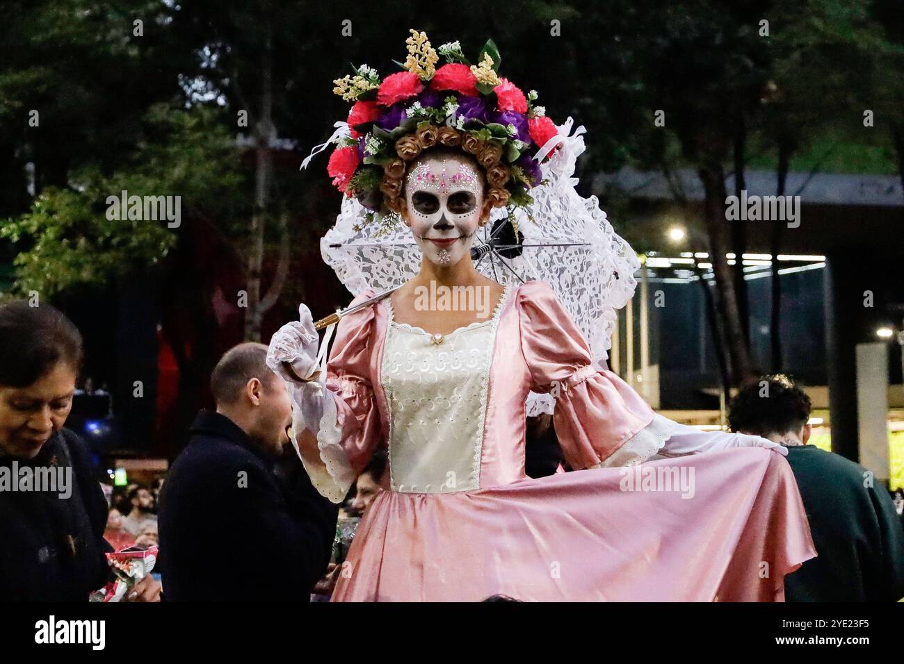 Smiffys Aufblasbarer Day-of-the-Dead-Schädel – 100 Cm Großer Deko-Schädel Mit Blumendruck Zum Aufhängen