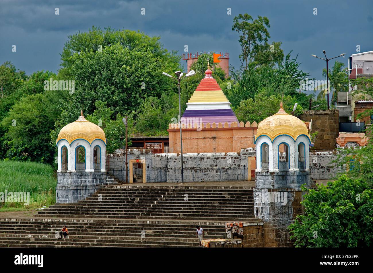 Religiöse Konstruktion auf Ghetto bei Miraj in der Nähe des Krishna-Flusses Maharashtra Stockfoto