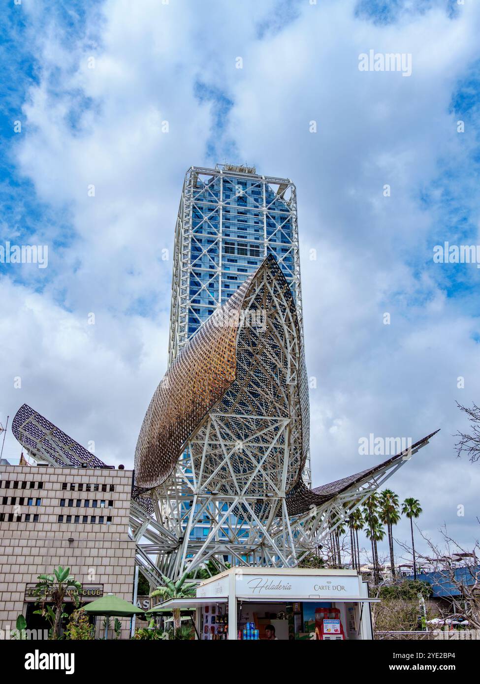 Barcelona Fish by Frank Gehry, La Barceloneta Beach, Barcelona, Katalonien, Spanien Stockfoto