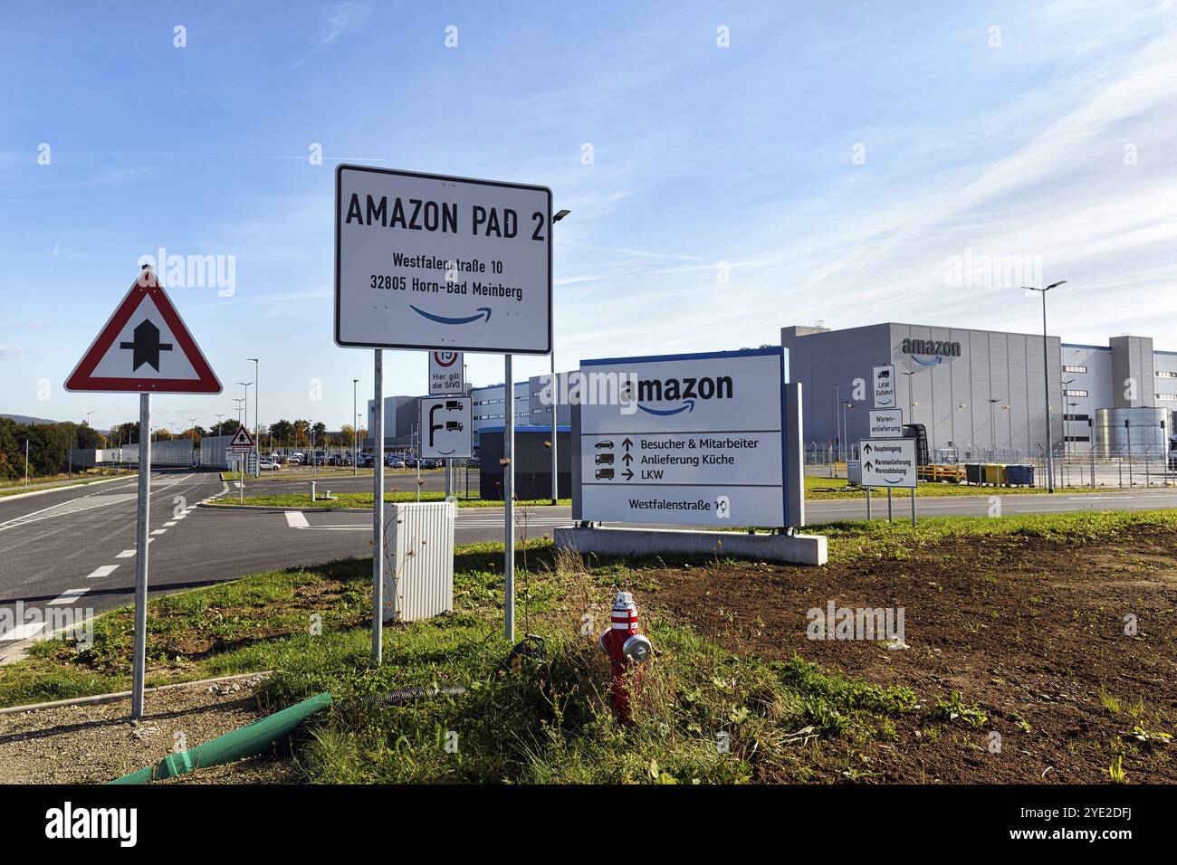 Amazon Logistikzentrum PAD2, Amazon.com, Online-Shopping, Zufahrtsstraße, Horn-Bad Meinberg, Ostwestfalen-Lippe, Deutschland, Europa Stockfoto